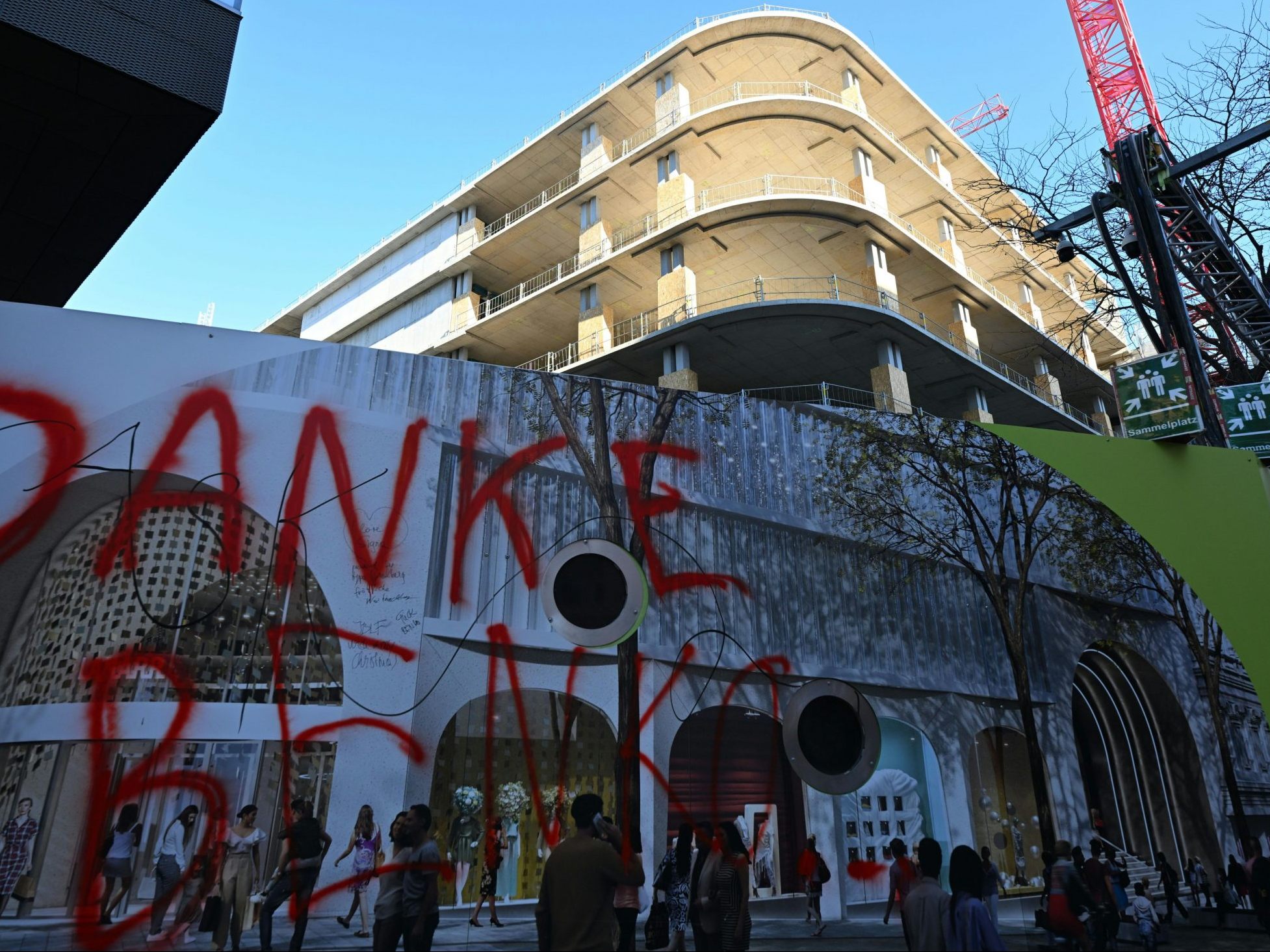 Die deutsche KaDeWe-Gruppe mit dem Wiener Lamarr meldete Insolvenz an.
