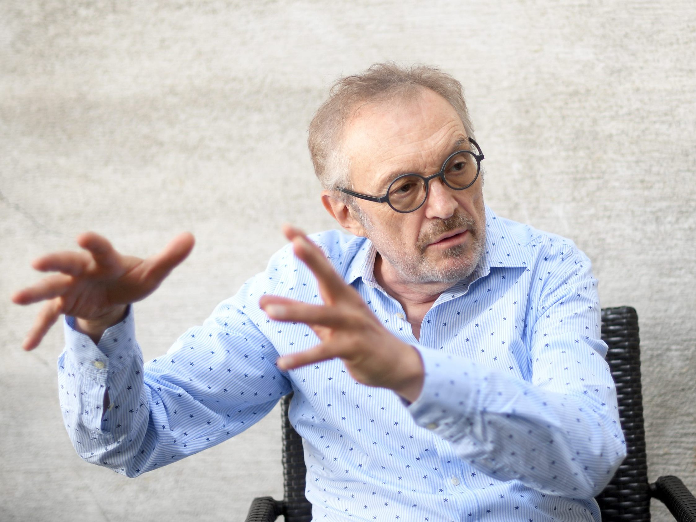 Josef Hader bekommt es mit Schleimpilzzombies zu tun.