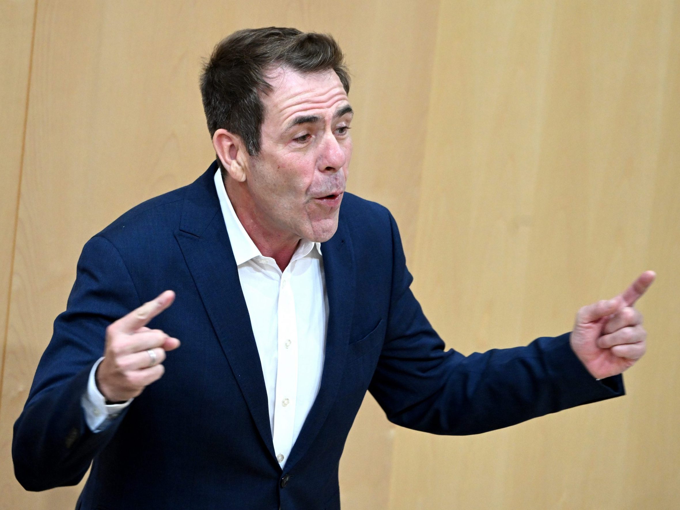 Vilimsky strebt ein gemeinsames Dach für Rechtsparteien an.