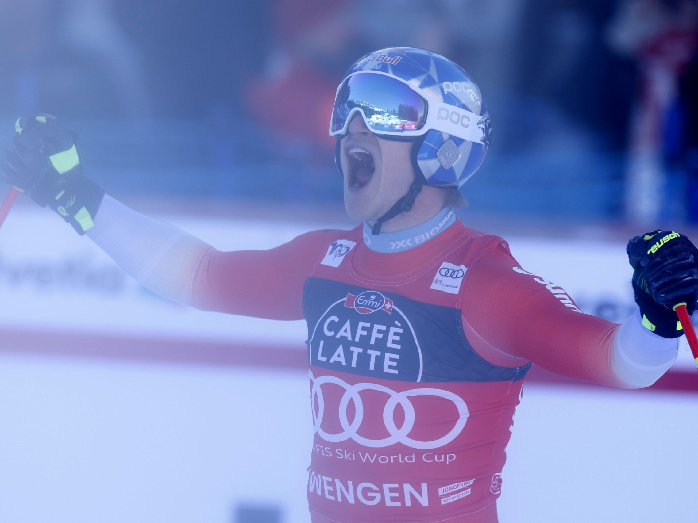 Marco Odermatt holt sich den Sieg auf der Lauberhorn-Abfahrt.