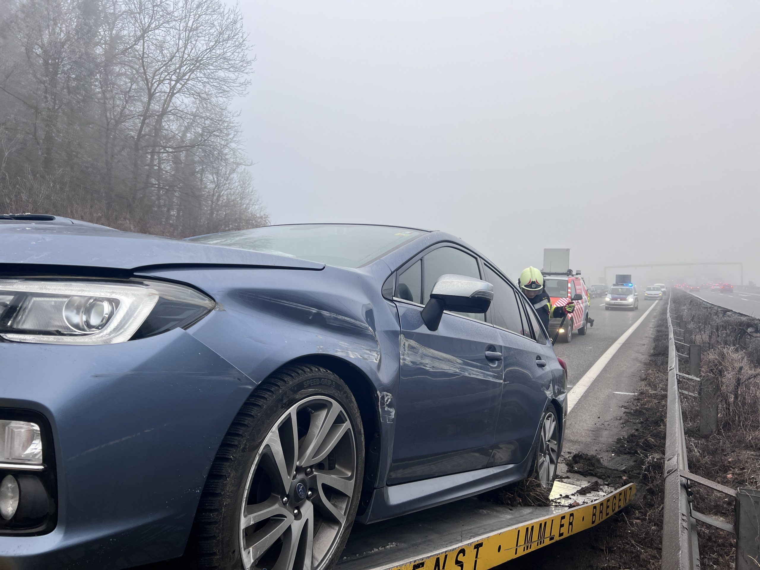 Drei Fahrzeug in Unfall verwickelt