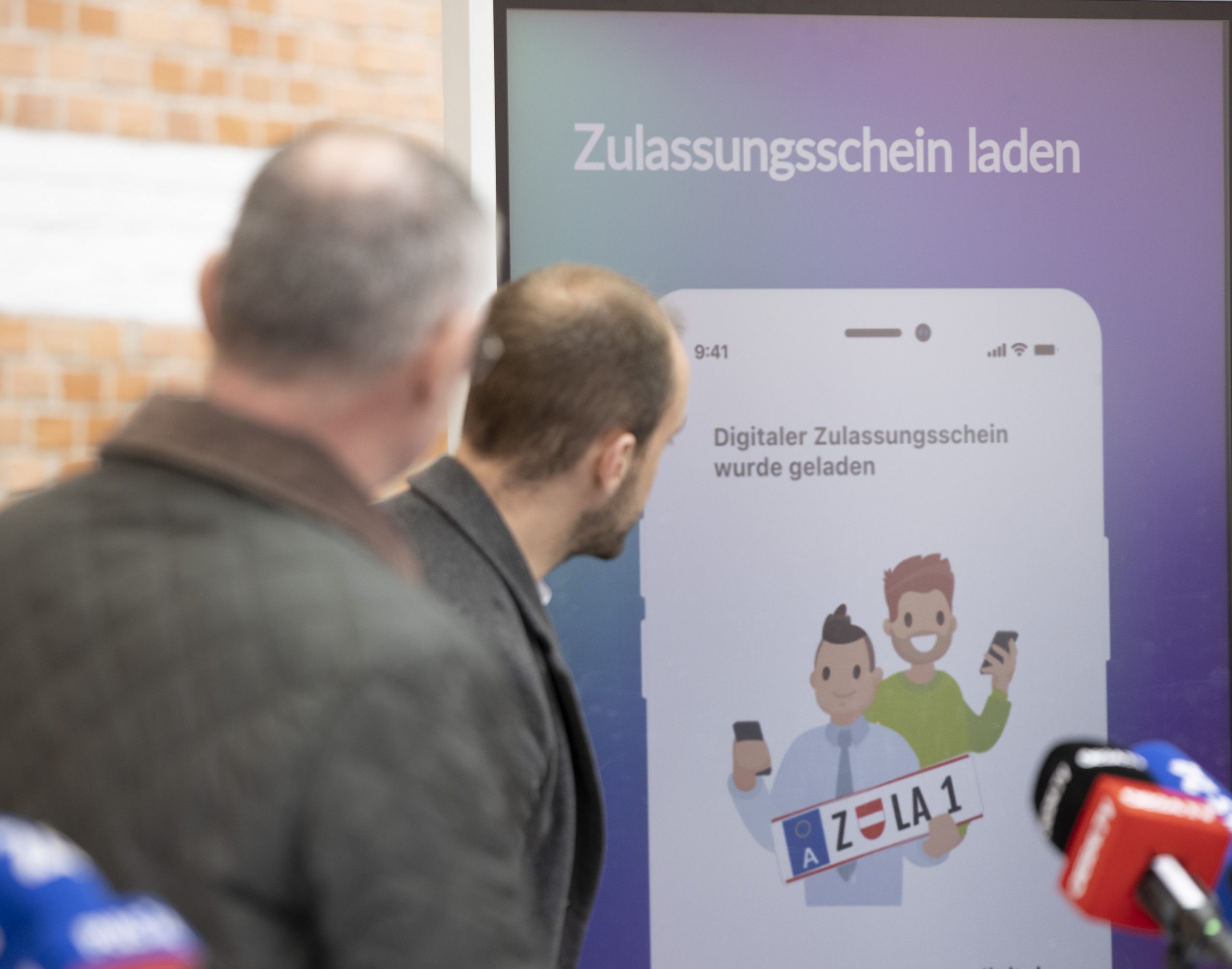 Innenminister Gerhard Karner (ÖVP) und Staatssekretär für Digitalisierung Florian Tursky (ÖVP) am 15. Februar 2024, anl. der Präsentation "Digitaler Zulassungsschein" in Wien.