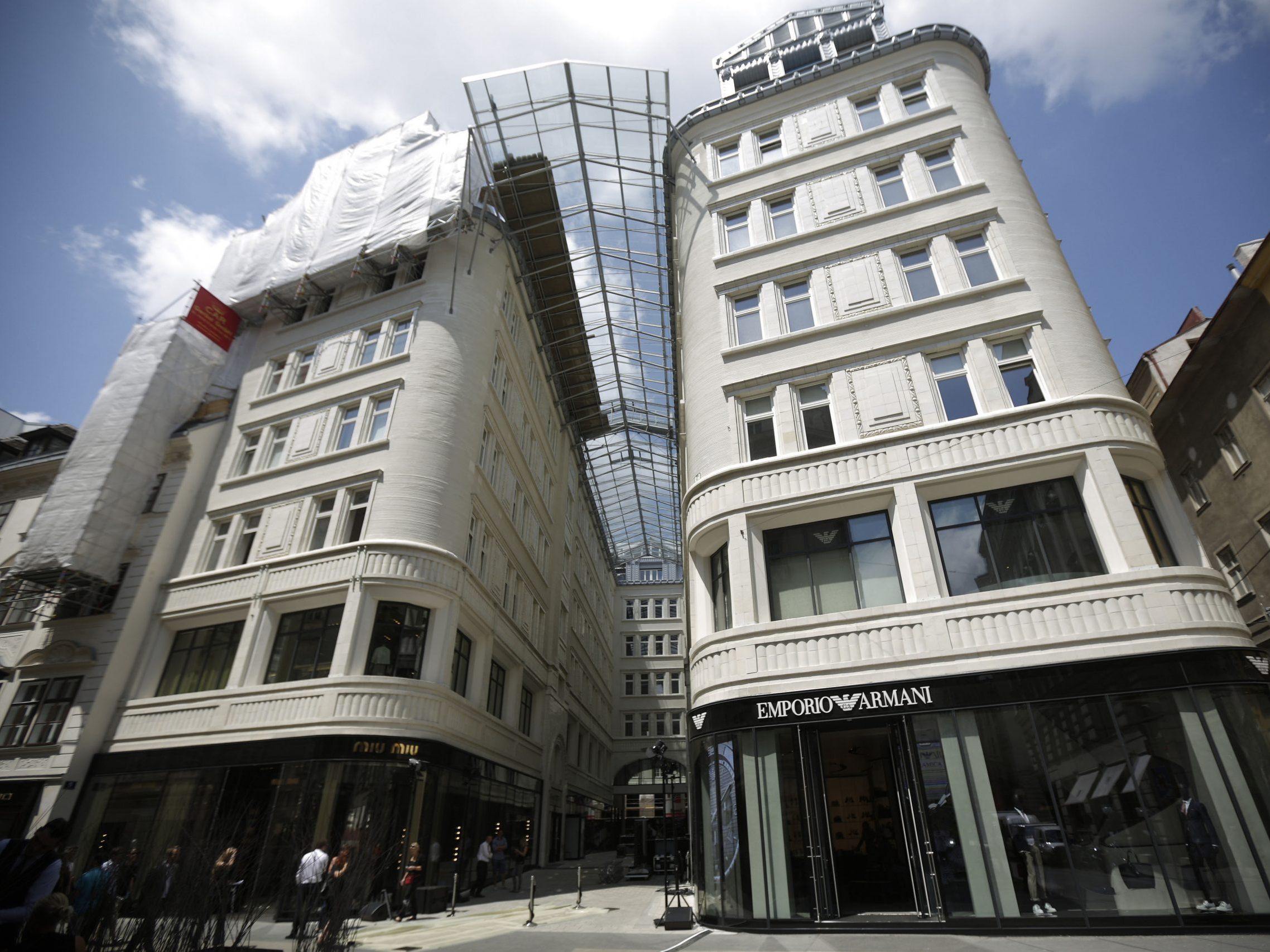 Signa Prime startet den Verkauf von Luxusimmobilien in Wien, darunter auch das Goldene Quartier.