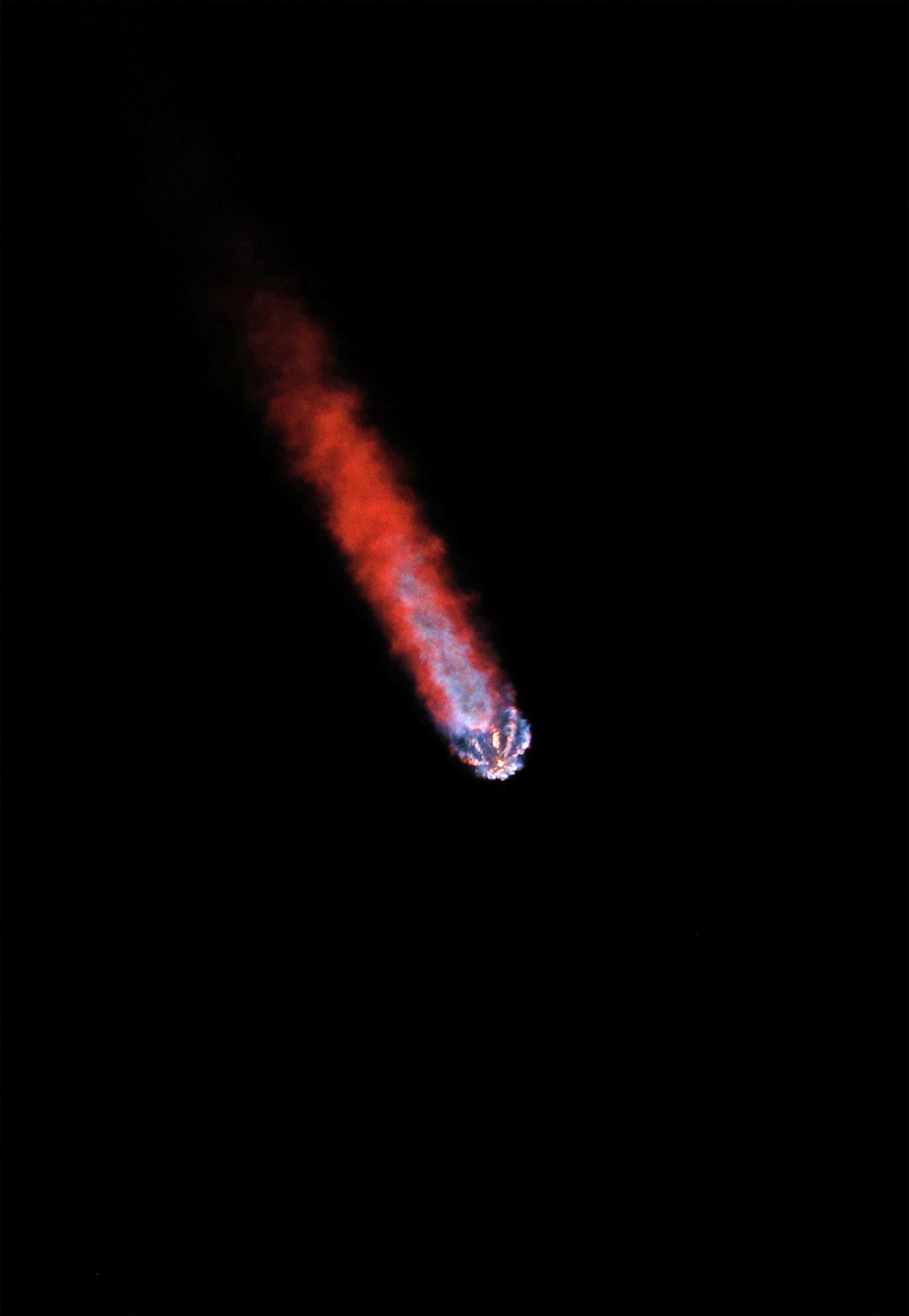 Eine SpaceX-Falcon-9-Rakete steigt am 15. Februar 2024 im Rahmen der Nova-C-Mondlandermission der Intuitive Machines vom Kennedy Space Center in Cape Canaveral, Florida, in die Umlaufbahn.