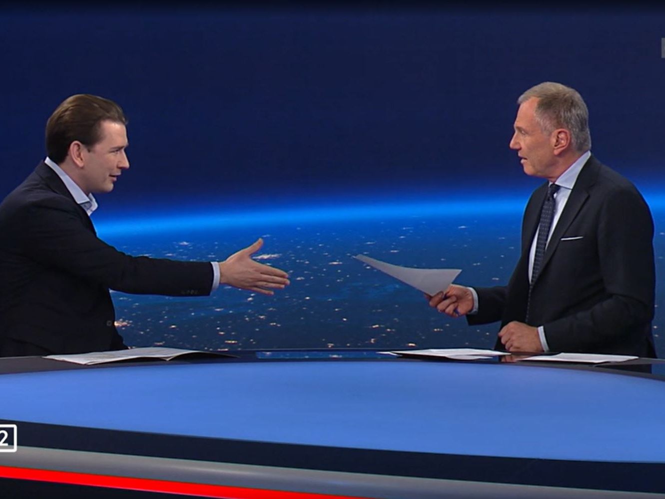 Kurz bietet Wolf im "ZIB 2"-Interview eine Wette auf die Richtigkeit eines Original-Protokoll aus dem Parlament an.