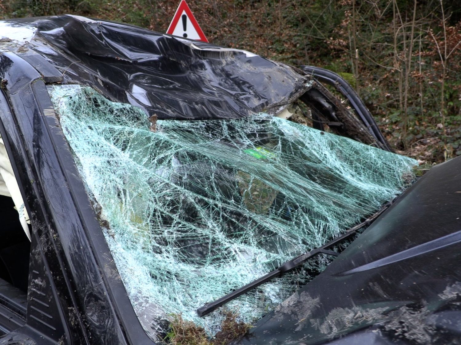 Totalschaden am Auto: Schwerer Unfall am Samstag im ebnit.