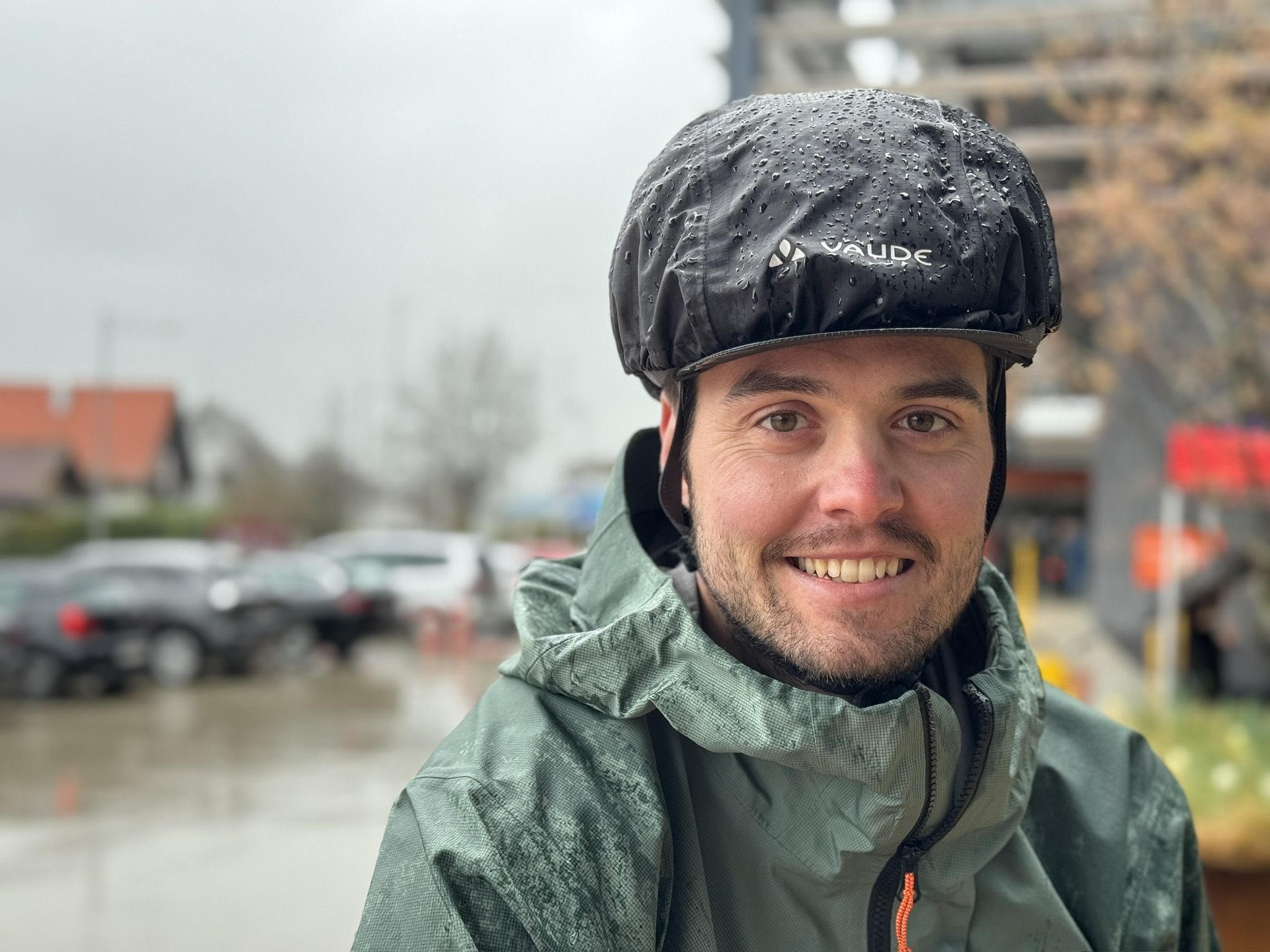 Johannes Eberle fährt mit dem Rad zur Arbeit.