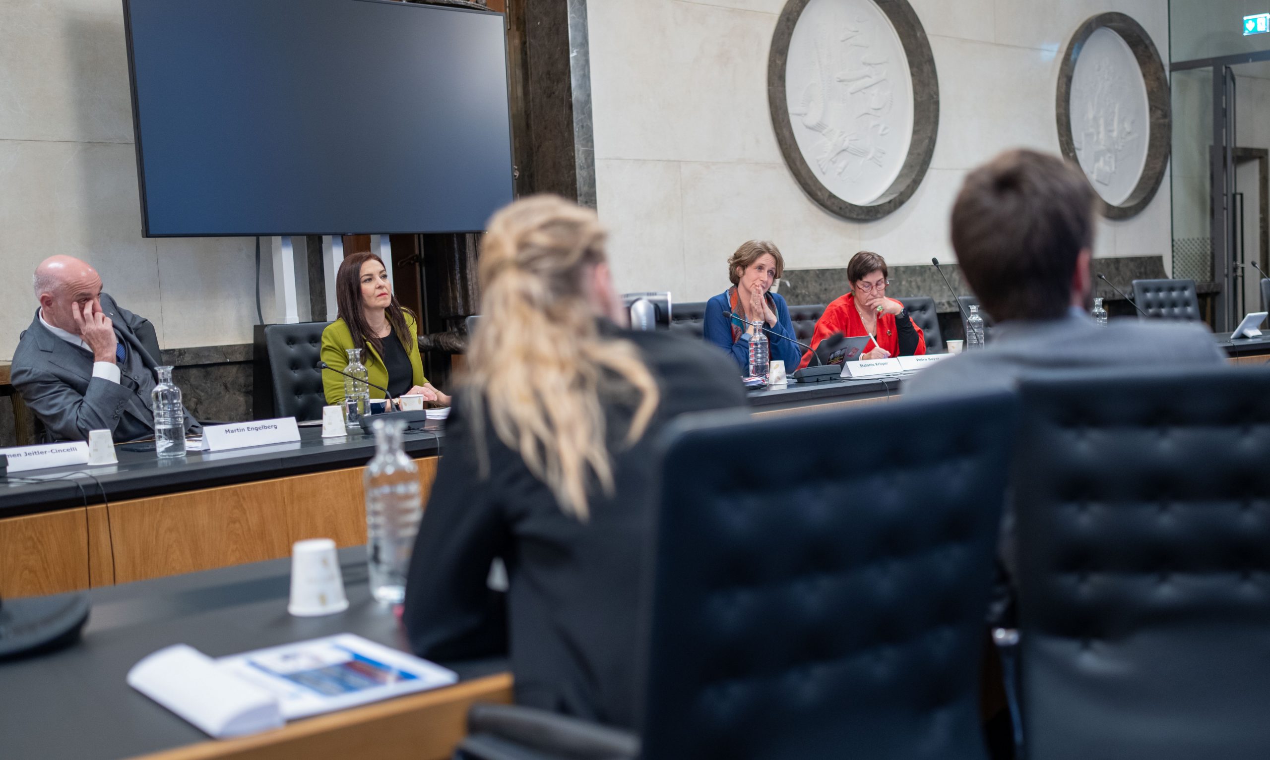 Martin Engelberg (ÖVP), Ewa Ernst-Dziedzic (Grüne), Stephanie Krisper (NEOS) und Petra Bayr (SPÖ) am Donnerstag, 21. März 2024, anl. eines parlamentarischen Austauschs von VertreterInnen der russischen Opposition und österreichischen Nationalratsabgeordneten im Parlament in Wien.