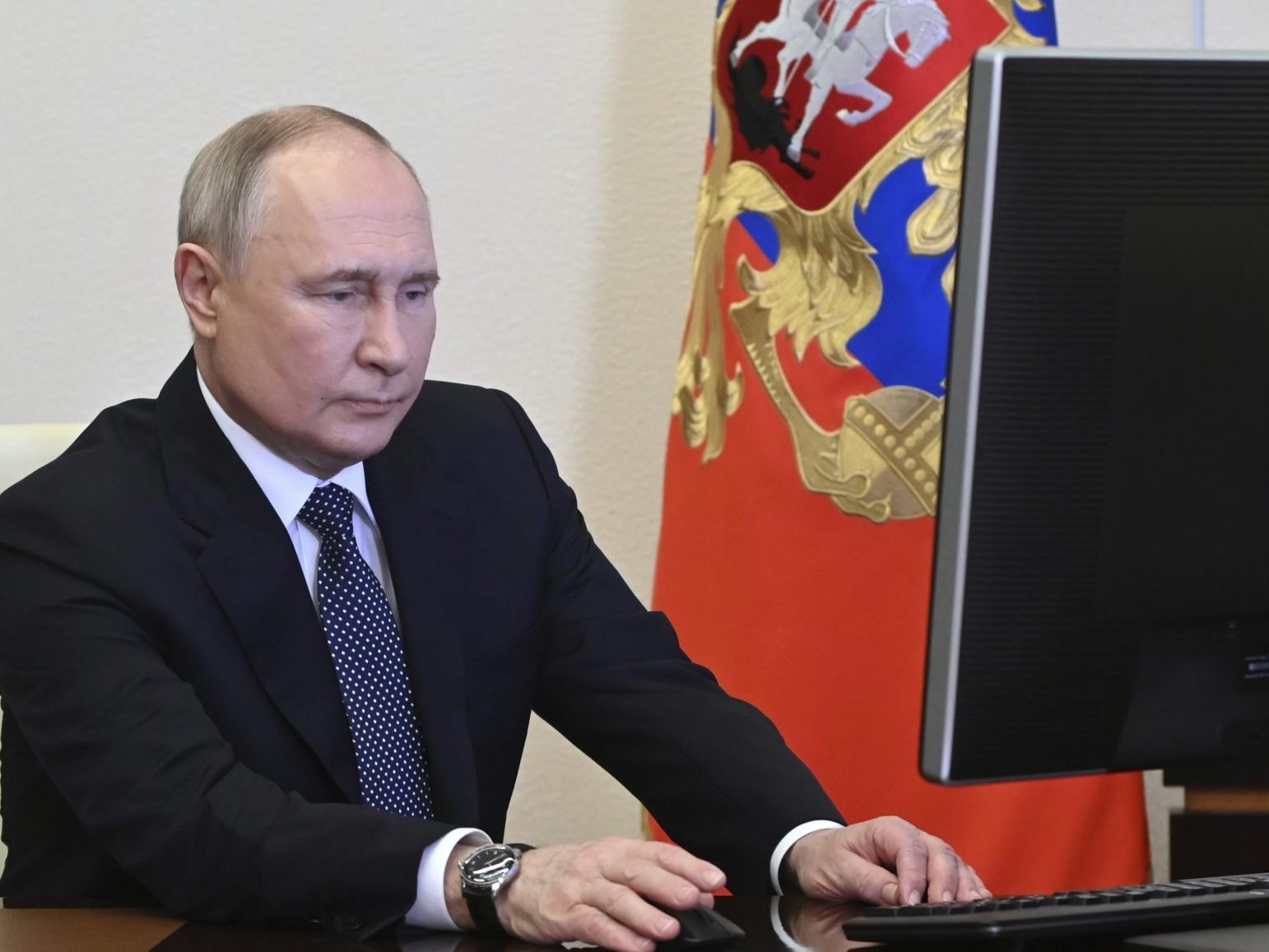 Putin hat per Computer gewählt.