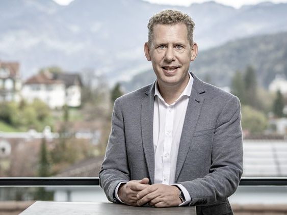 „Die Mittel dürfen nicht wieder in undurchsichtigen Budget-Kanälen versickern“, stellt AK Präsident Bernhard Heinzle klar.