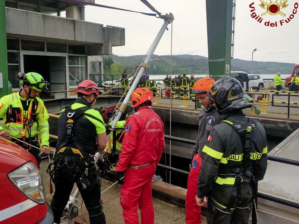 Nach der Explosion in einem Kraftwerk in Bologna wird nach weiteren Vermissten gesucht.
