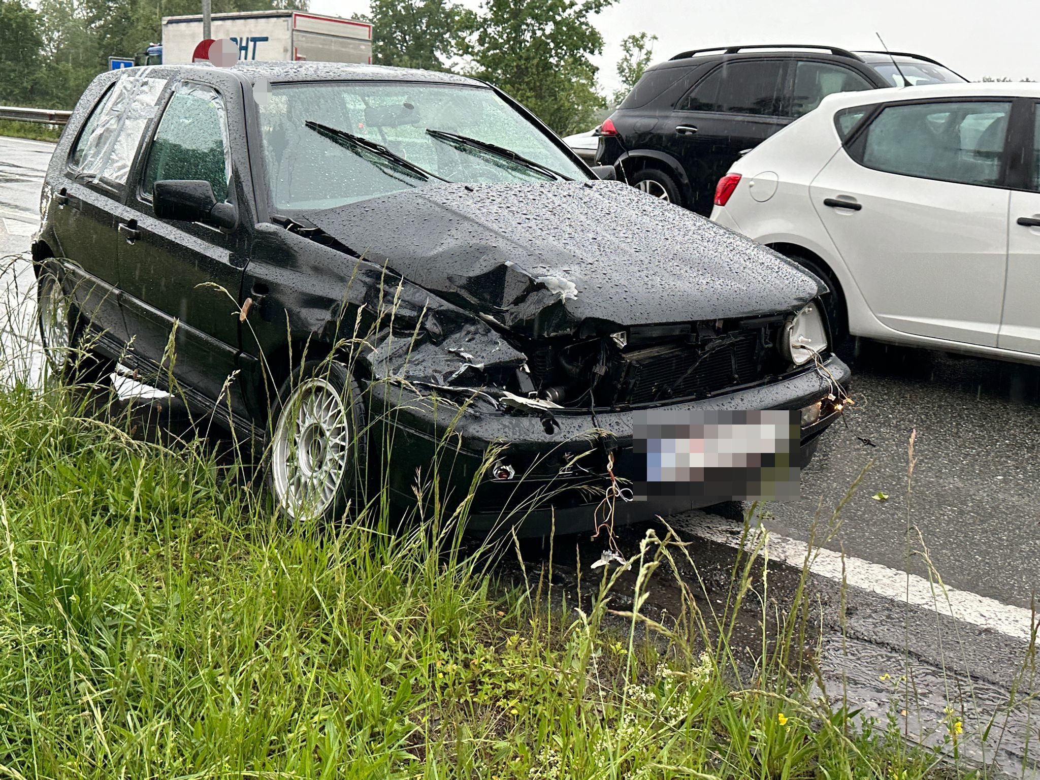 Zwei Fahrzeuge waren bei dem Unfall beteiligt.