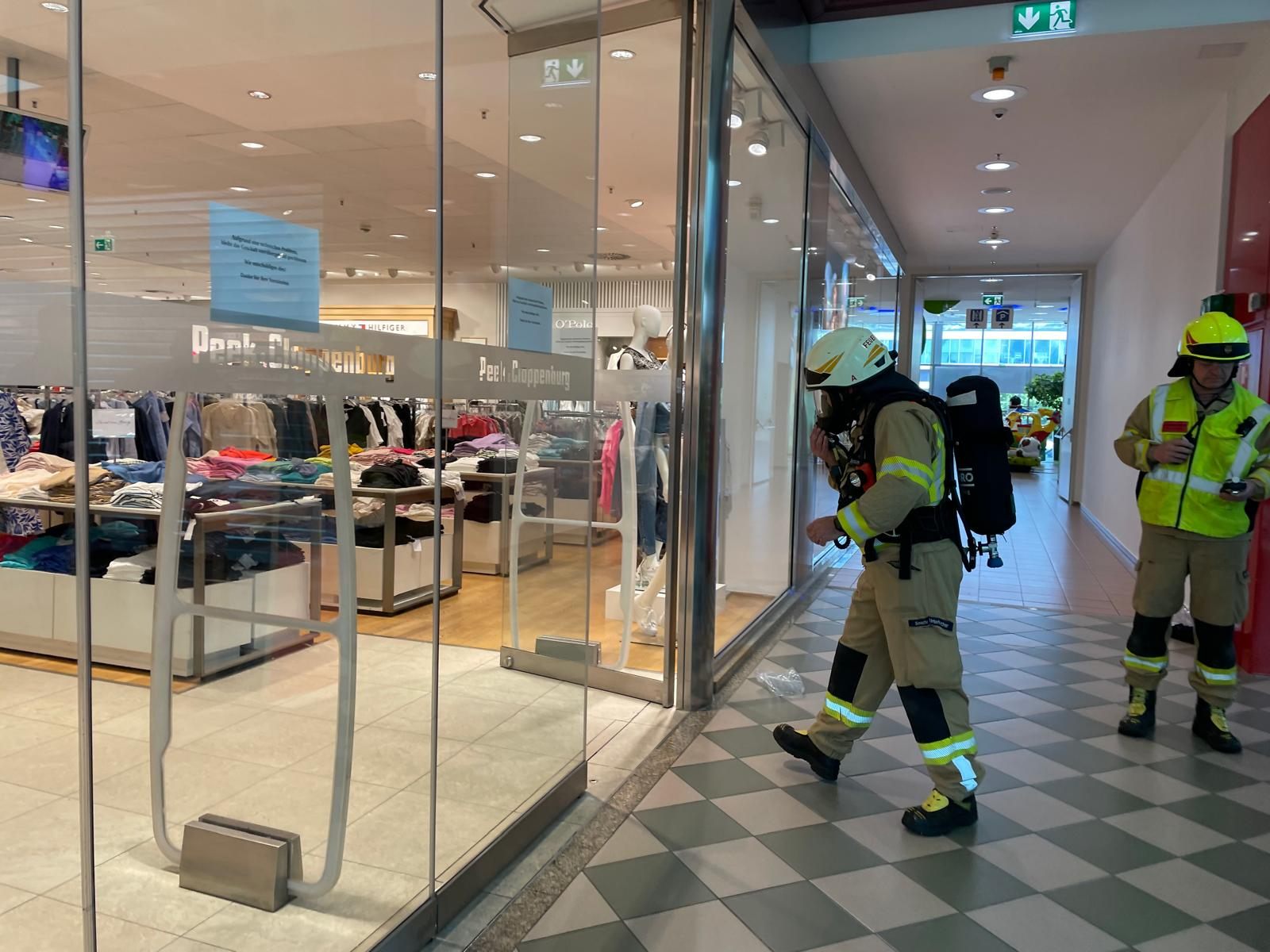 Großeinsatz im Messepark - Einkaufszentrum wird evakuiert.