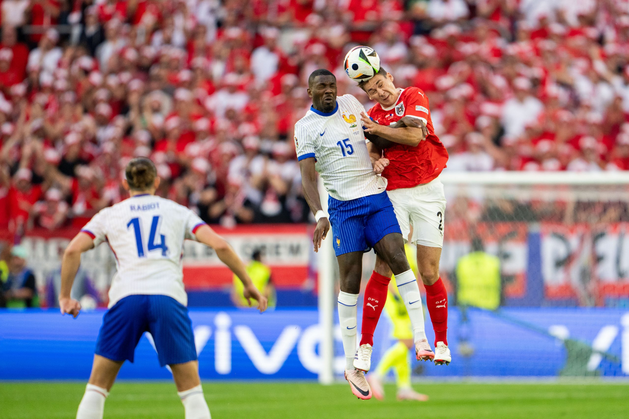 von links nach rechts: Adrien Rabiot (FRA), Marcus Thuram (FRA) und Maximilian Wöber (AUT) am Montag, 17. Juni 2024, anlässlich des UEFA EURO 2024-Spiels