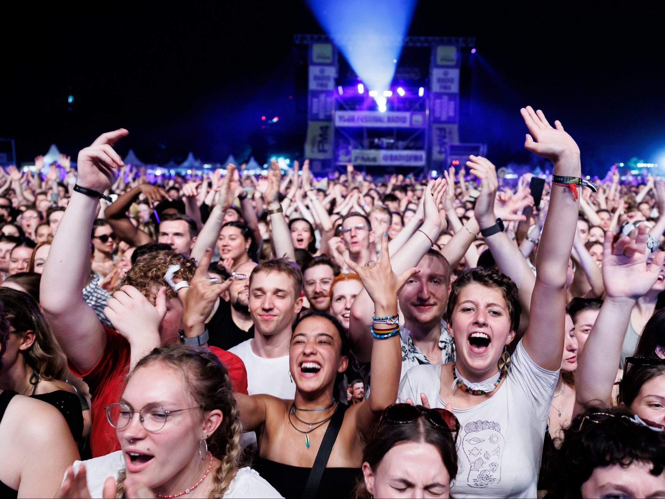 Hitze, EM-Euphorie und Provinz gab es am Auftakttag zum Donauinselfest.