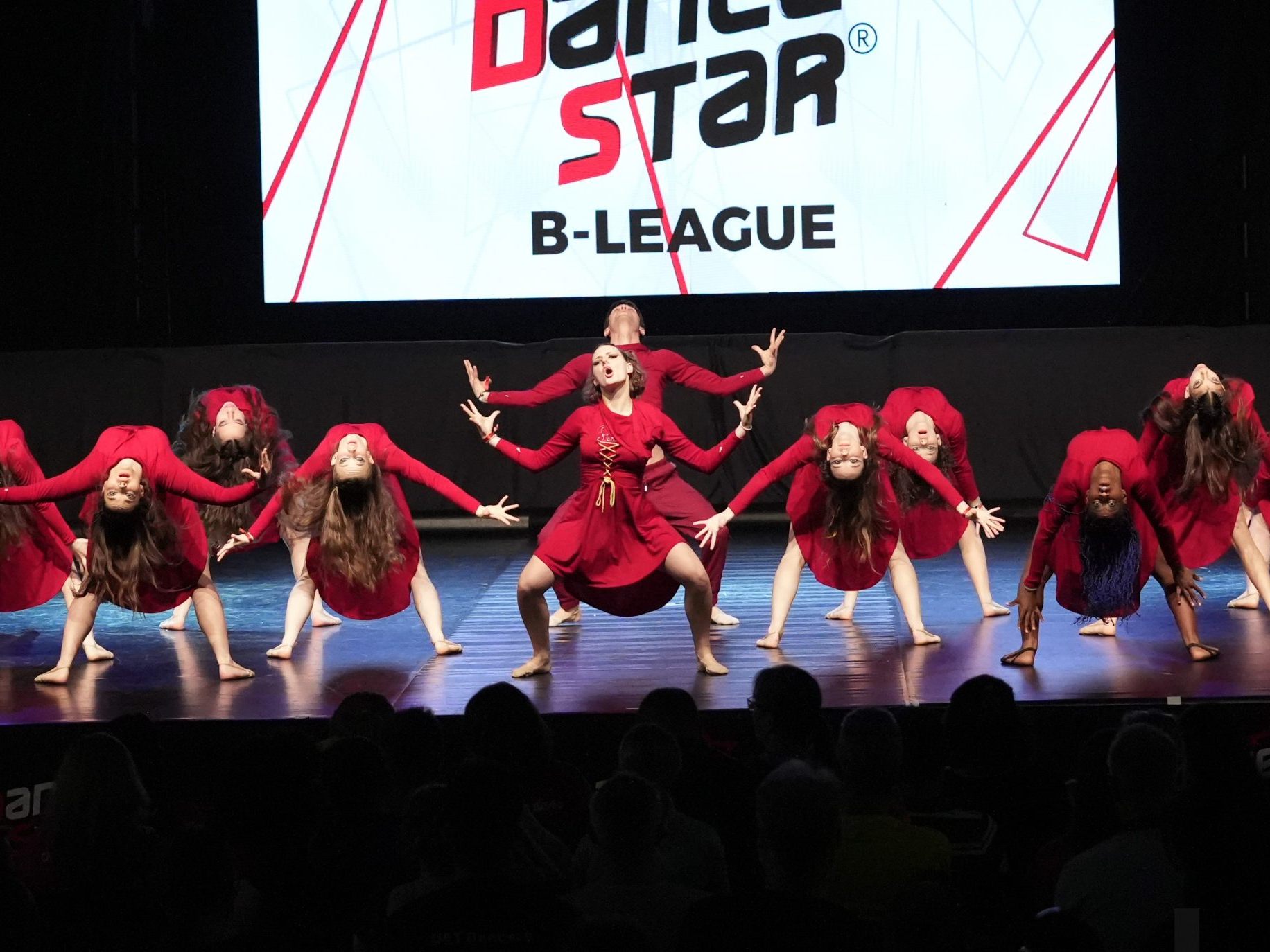 Dance Elite präsentiert vor vollem Haus seine Tanzgala.