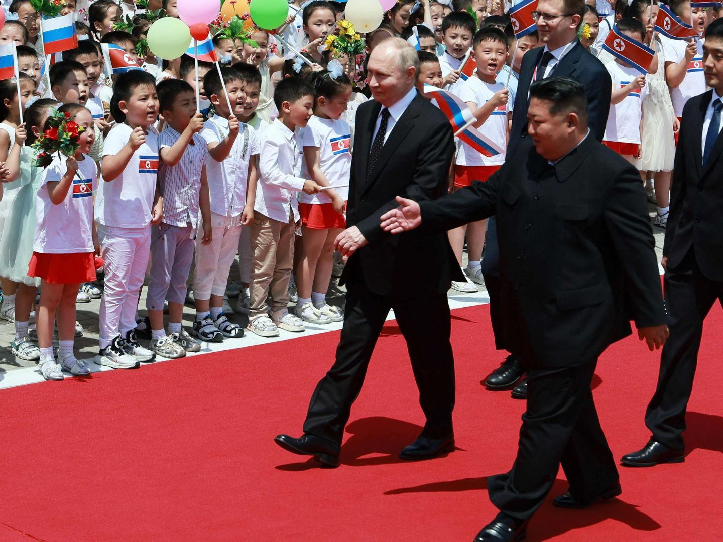 Russischer Machthaber in Nordkorea pompös empfangen