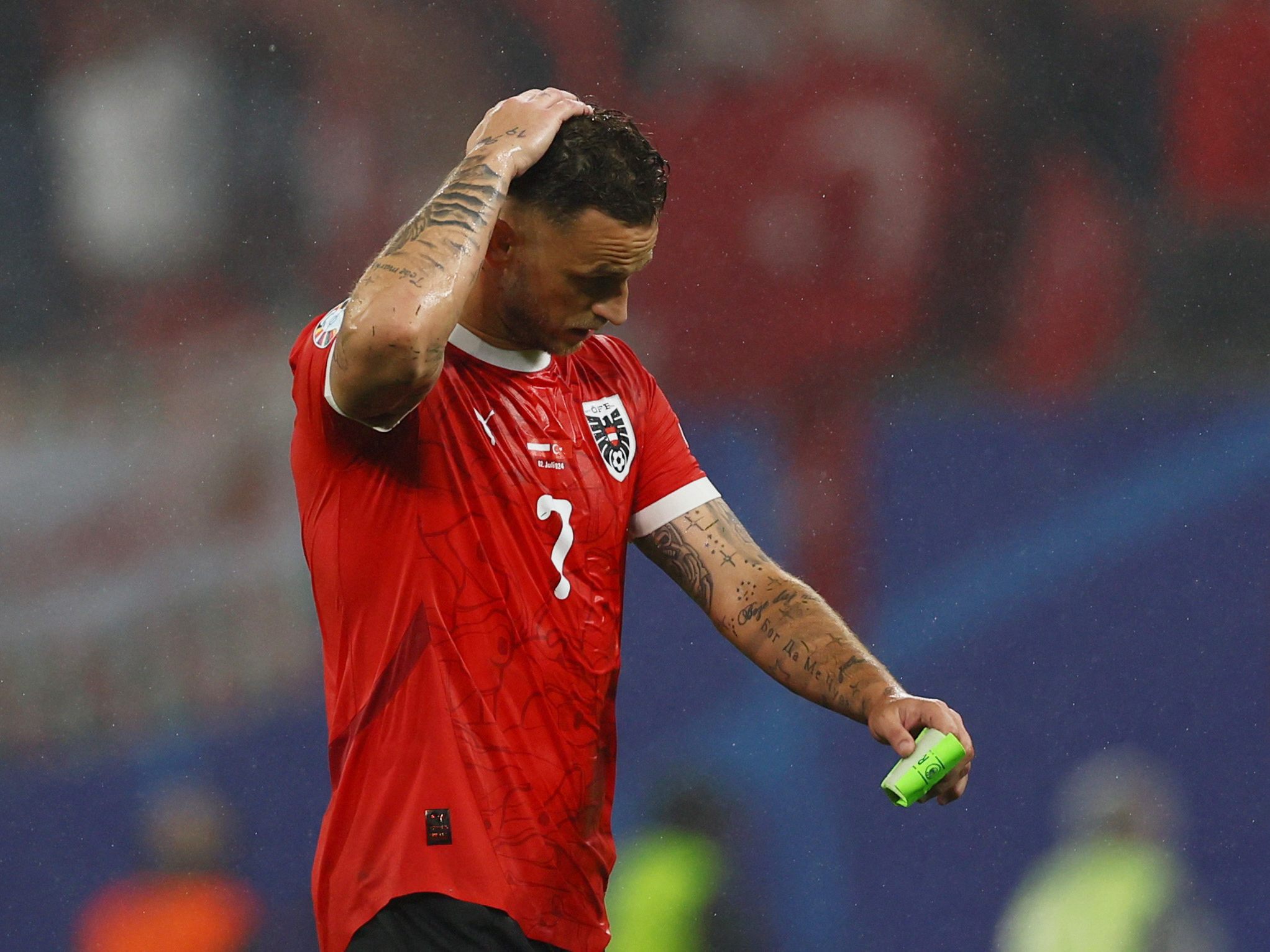 Marko Arnautovic - sichtlich niedergeschlagen nach dem Spiel gegen die Türkei.