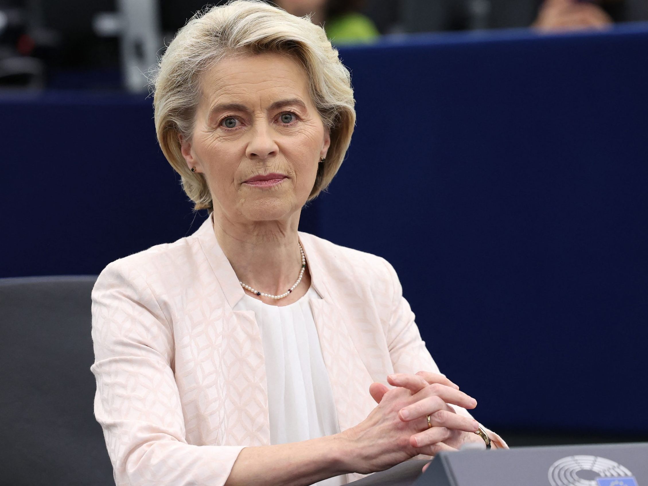 Die Abgeordneten im Europaparlament stimmen am frühen Nachmittag über eine zweite Amtszeit für von der Leyen ab.