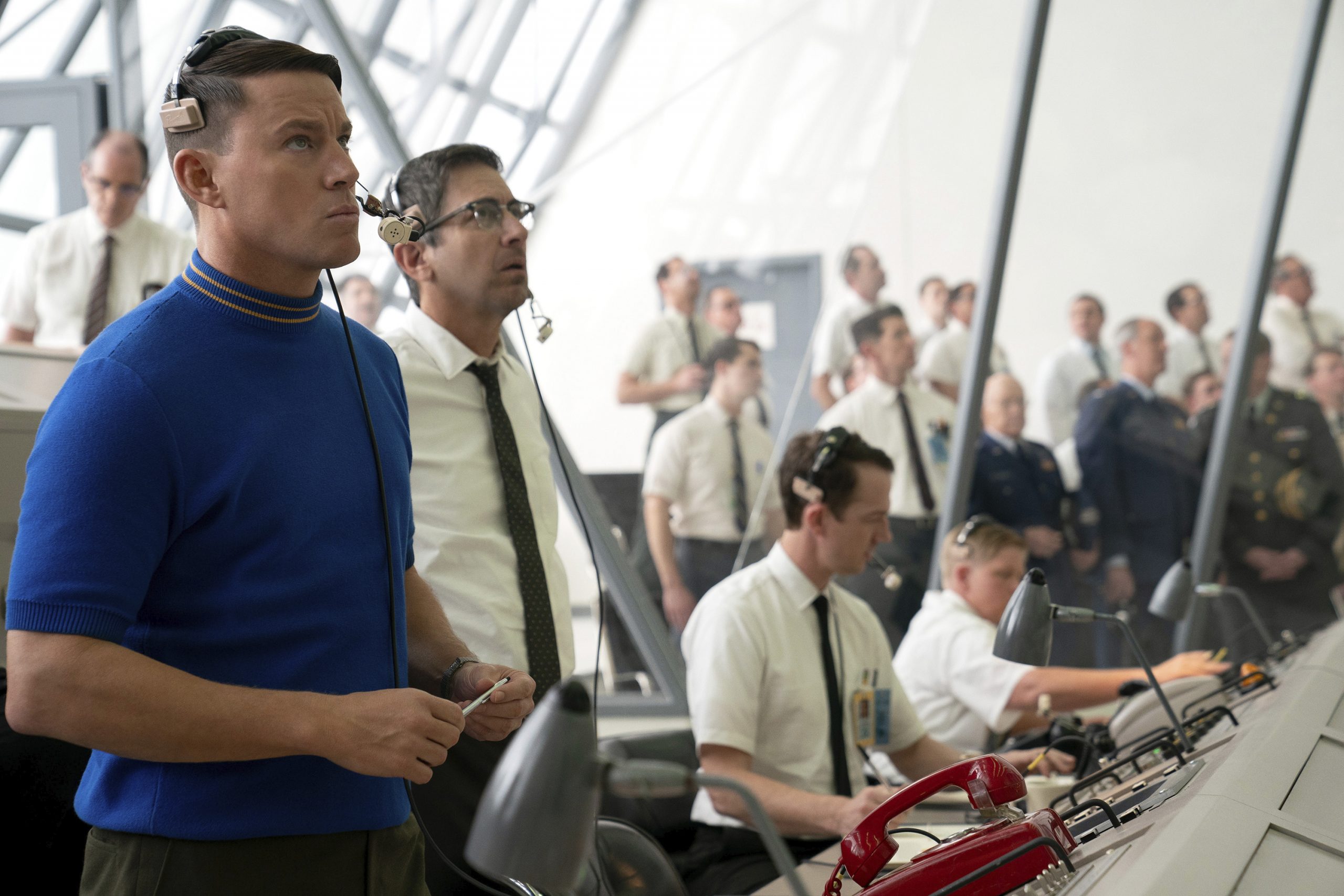Die romantische Komödie "Fly me to the Moon" mit Scarlett Johansson und Channing Tatum spielt raffiniert mit einer Verschwörungstheorie.