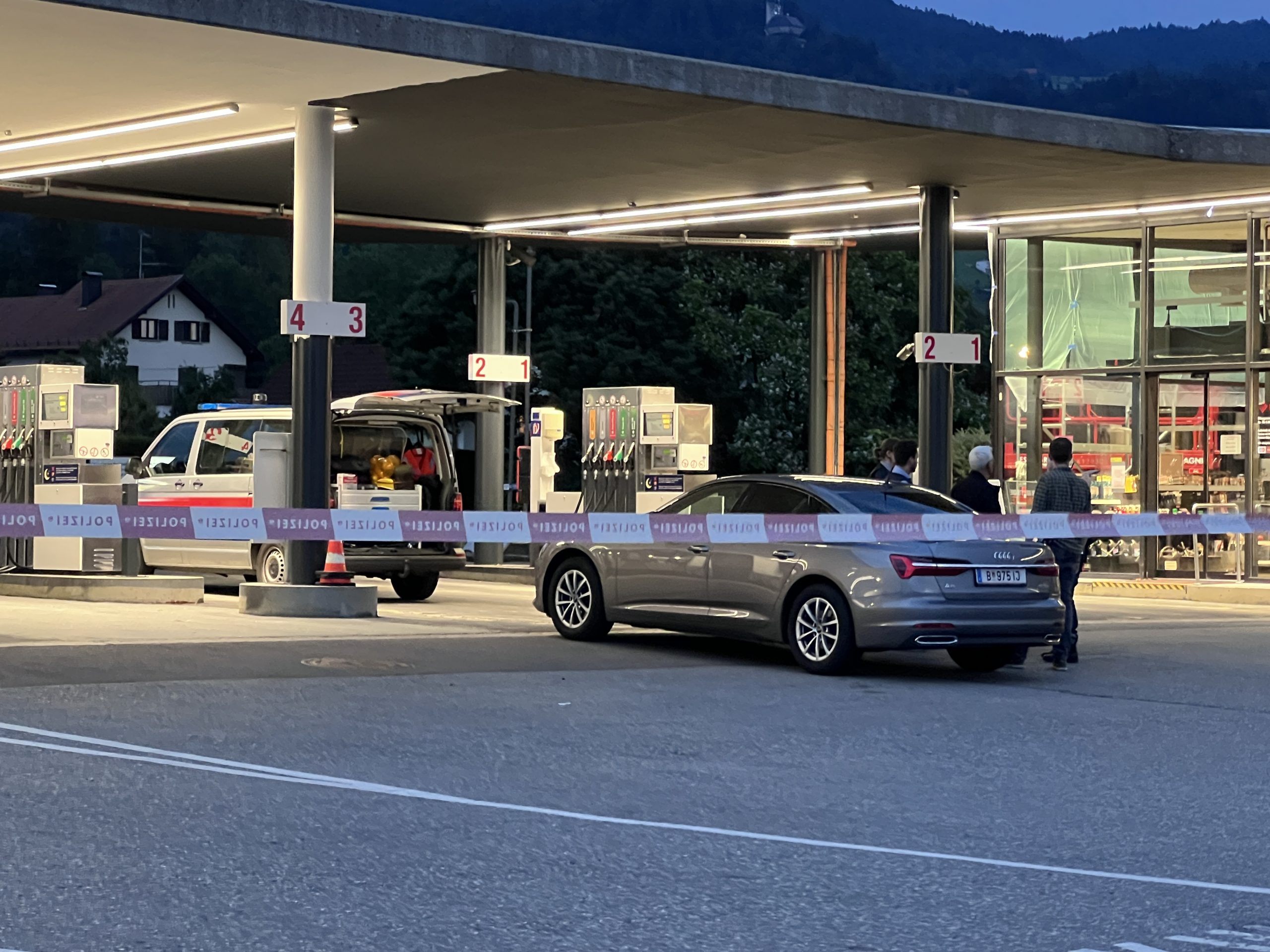 Ein 18-Jähriger überfiel am Mittwochabend eine Tankstelle in Hörbranz.