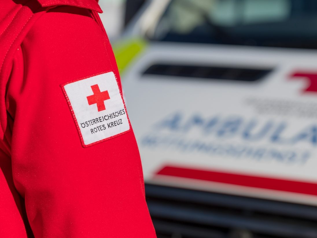 Ein Rennradfahrer wurde bei dem Unfall verletzt. (Symbolbild)