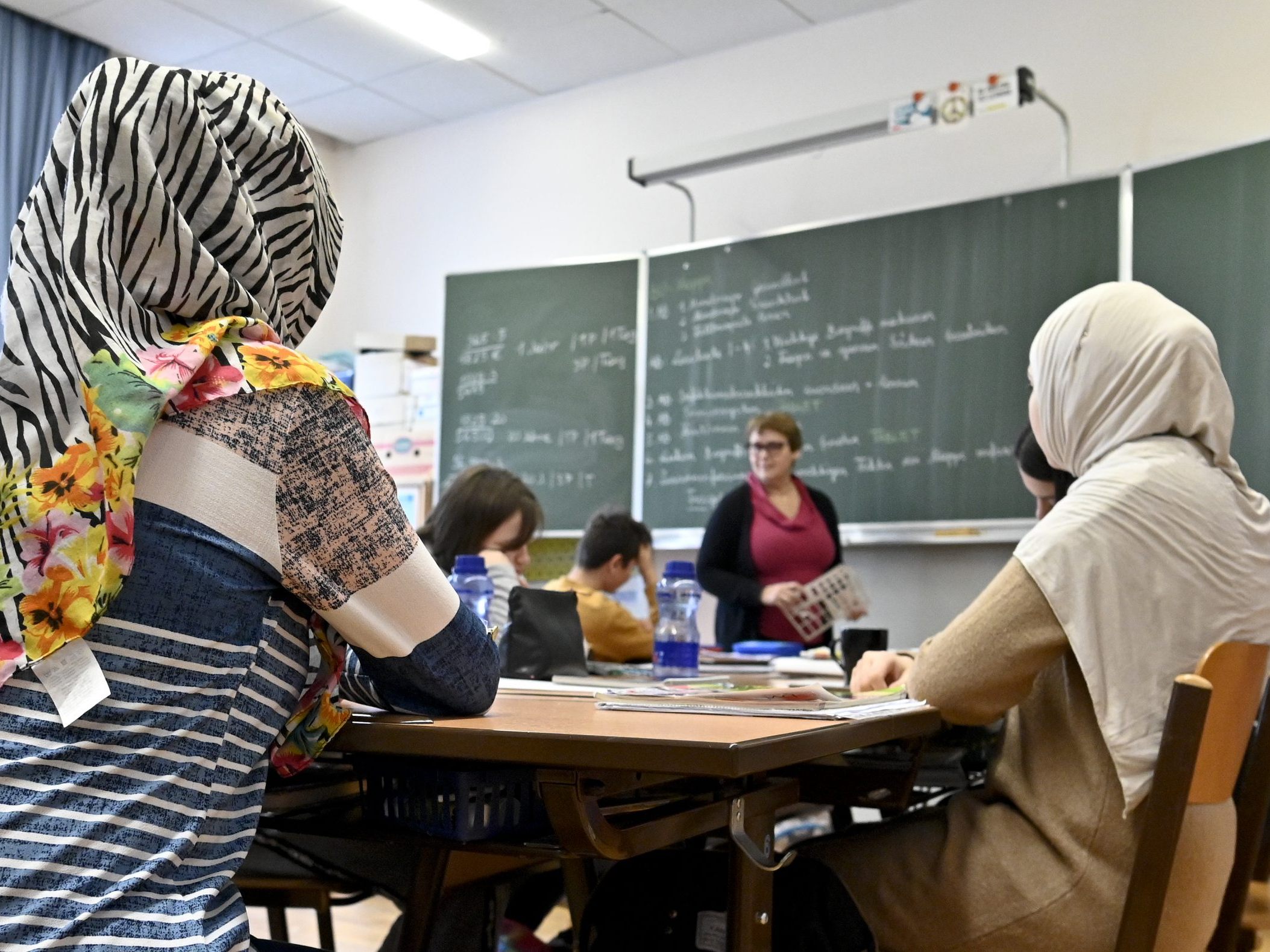 Immer mehr Lehrer beklagen die Zunahme religiöser Tendenzen an Schulen und warnen vor dieser Entwicklung.