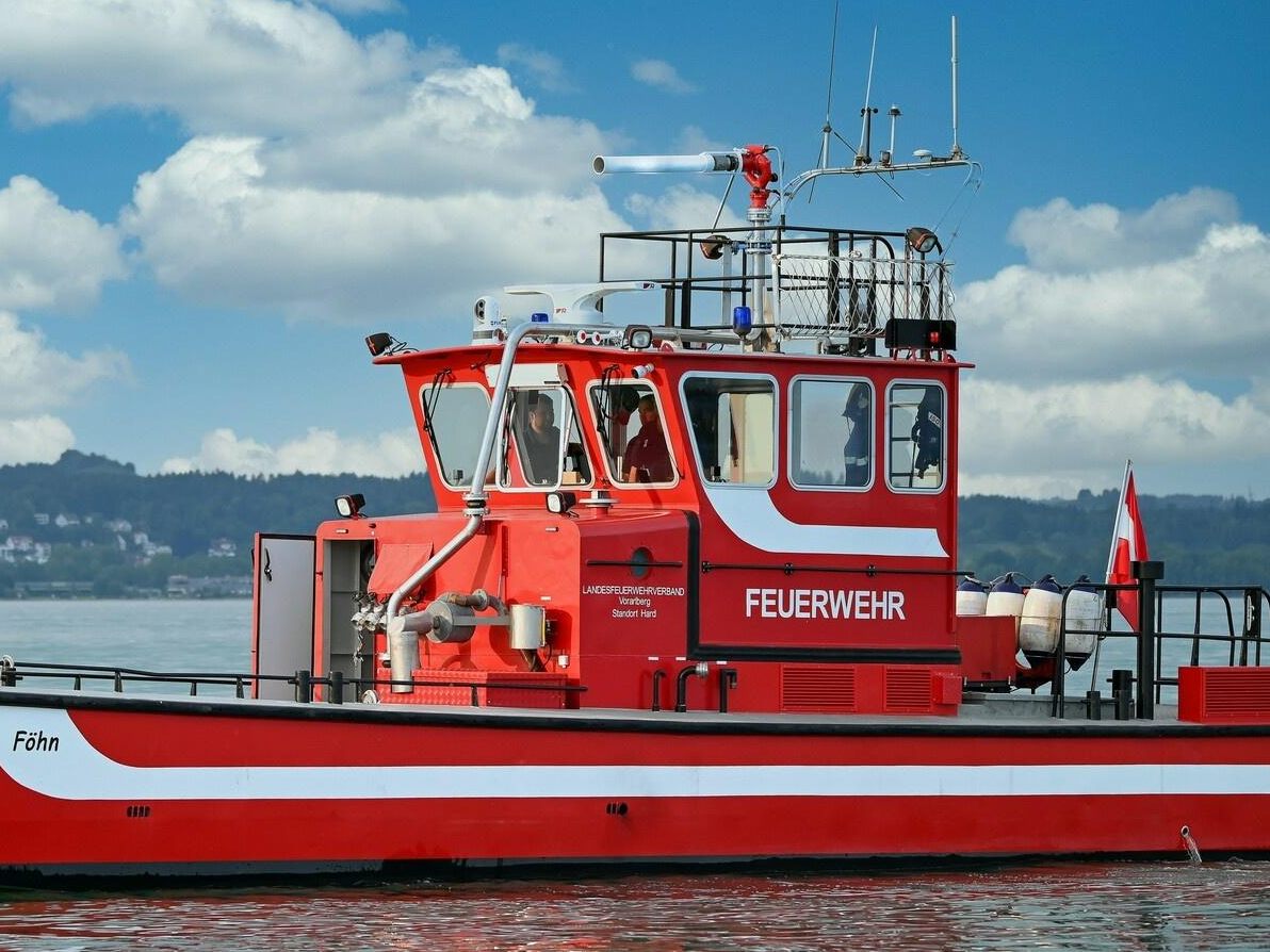 Das Feuerwehrboot "Föhn" musste am Mitwochabend ausrücken.