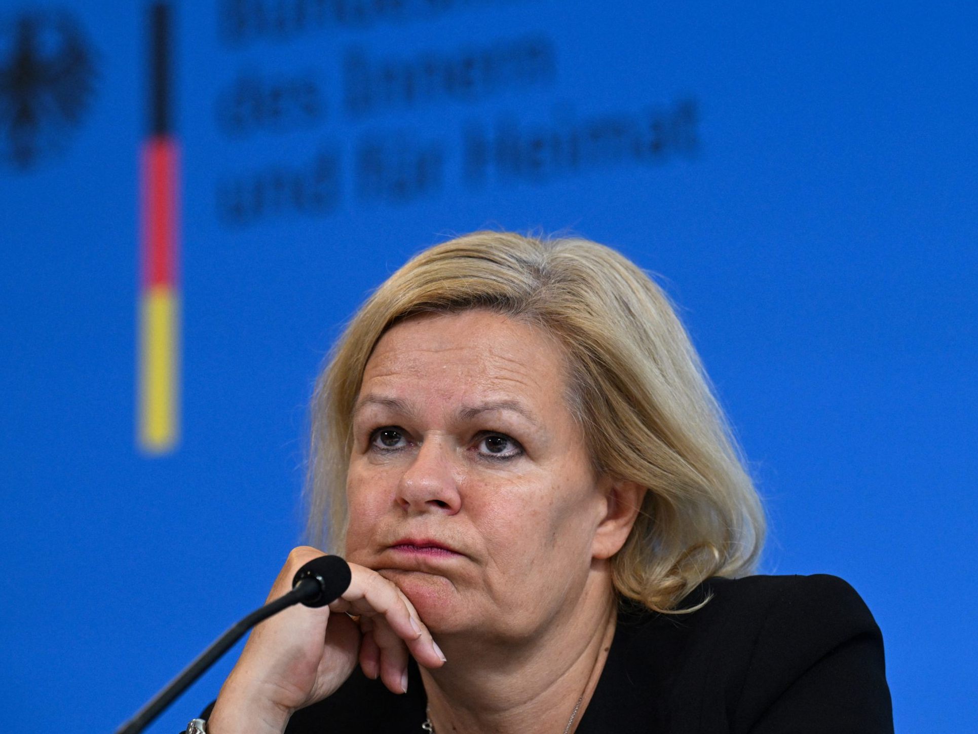 Die Deutsche Innenministerin, Nancy Faeser bei einer Pressekonferenz nach den gescheiterten Verhandlungen.