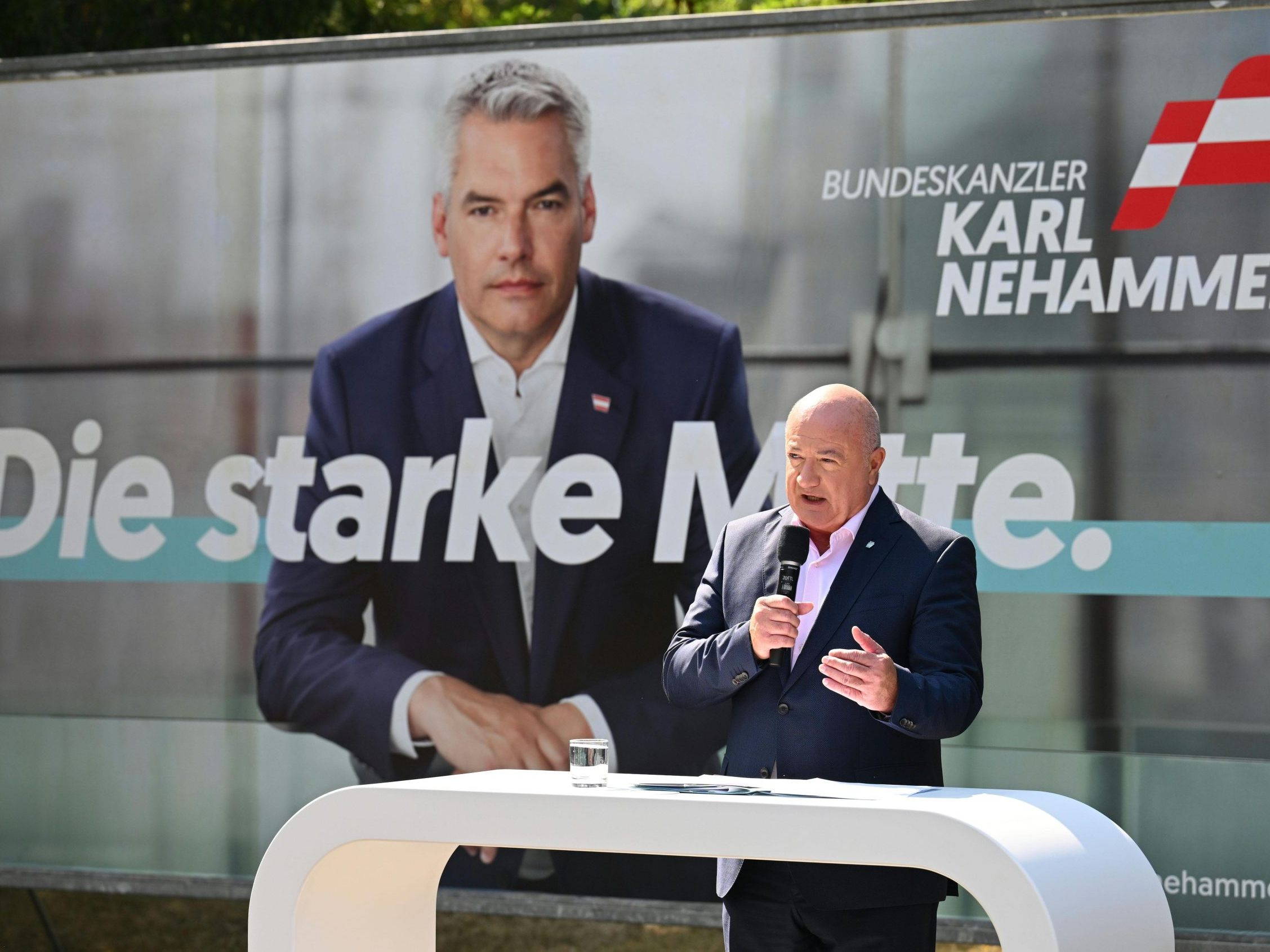 Die ÖVP plakatiert Stabilität und "starke Mitte" für die Nationalratswahl.