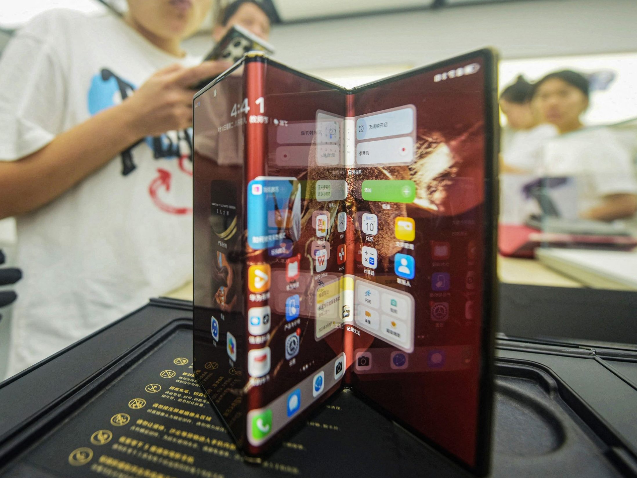 Für das faltbare "Mate XT" hat Huawei rund 3,6 Millionen Vorbestellungen erhalten.
