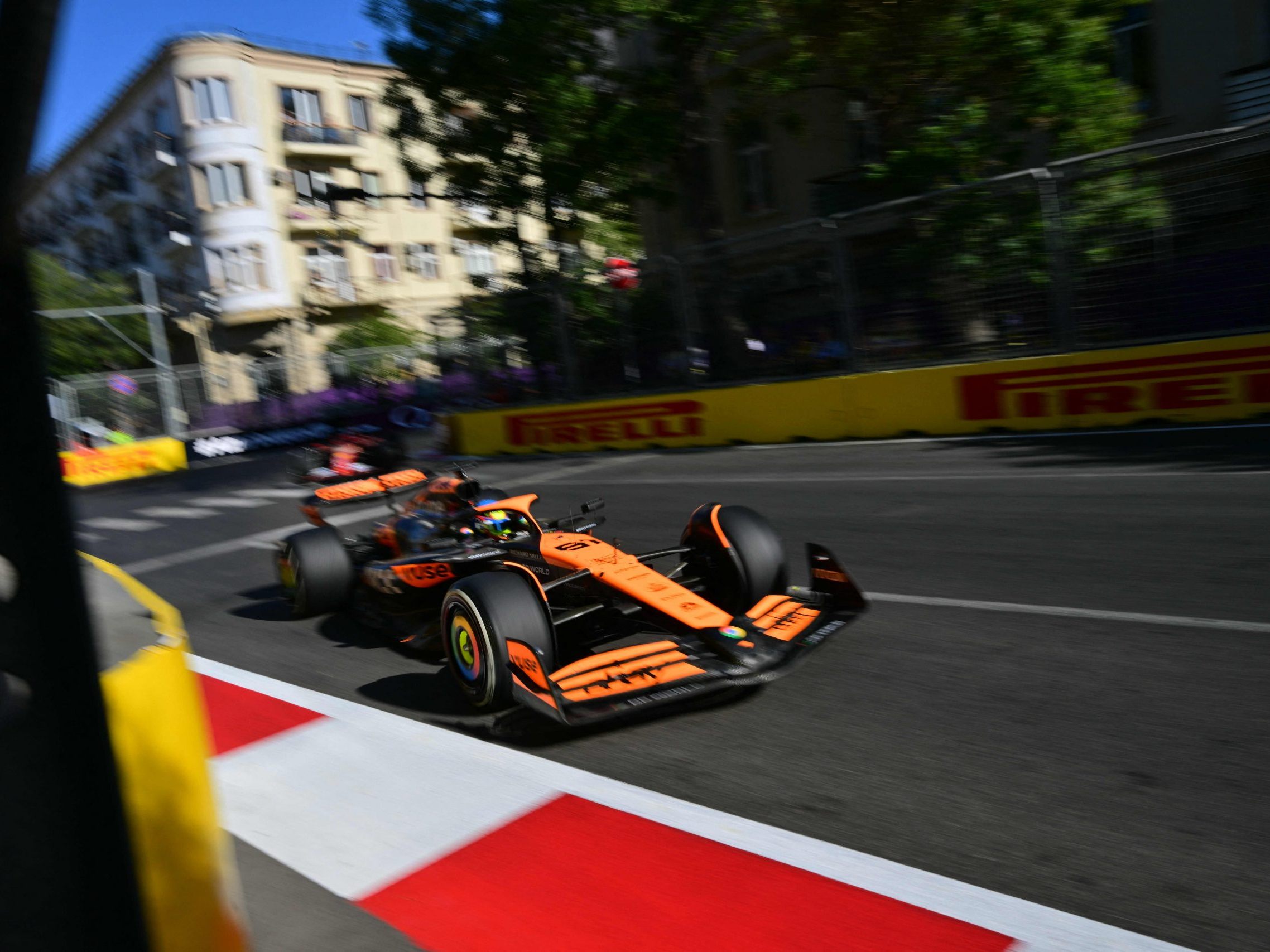 Später Crash zwischen Perez und Sainz - McLaren übernahm Führung in Konstrukteurswertung