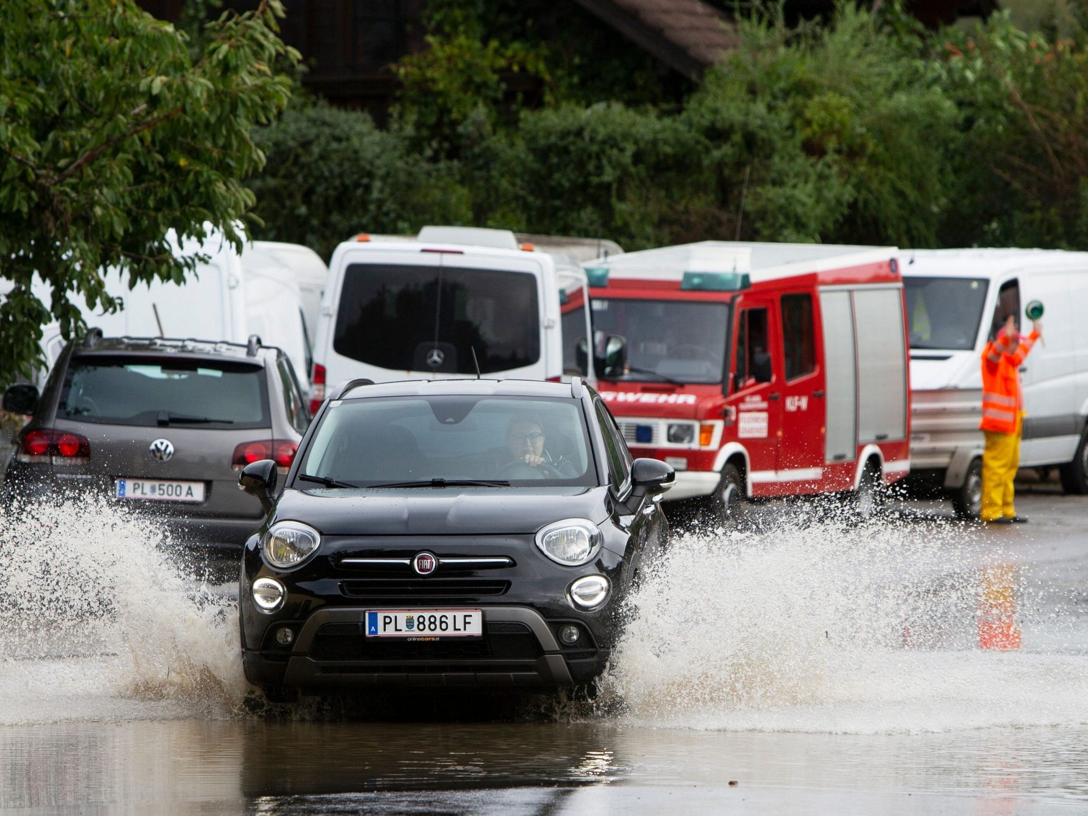 Wer kommt für Hochwasserschäden an Fahrzeugen auf?
