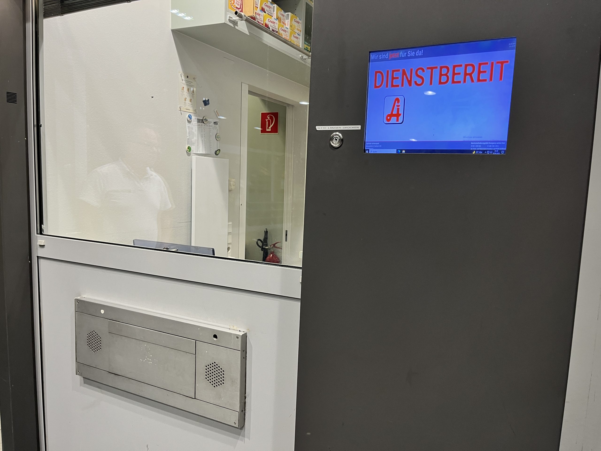 Der Apothekennotdienst bietet eine wichtige Anlaufstelle, bei akuten Erkrankungen oder dringenden Verschreibungen, die nicht bis zum nächsten Werktag warten können.