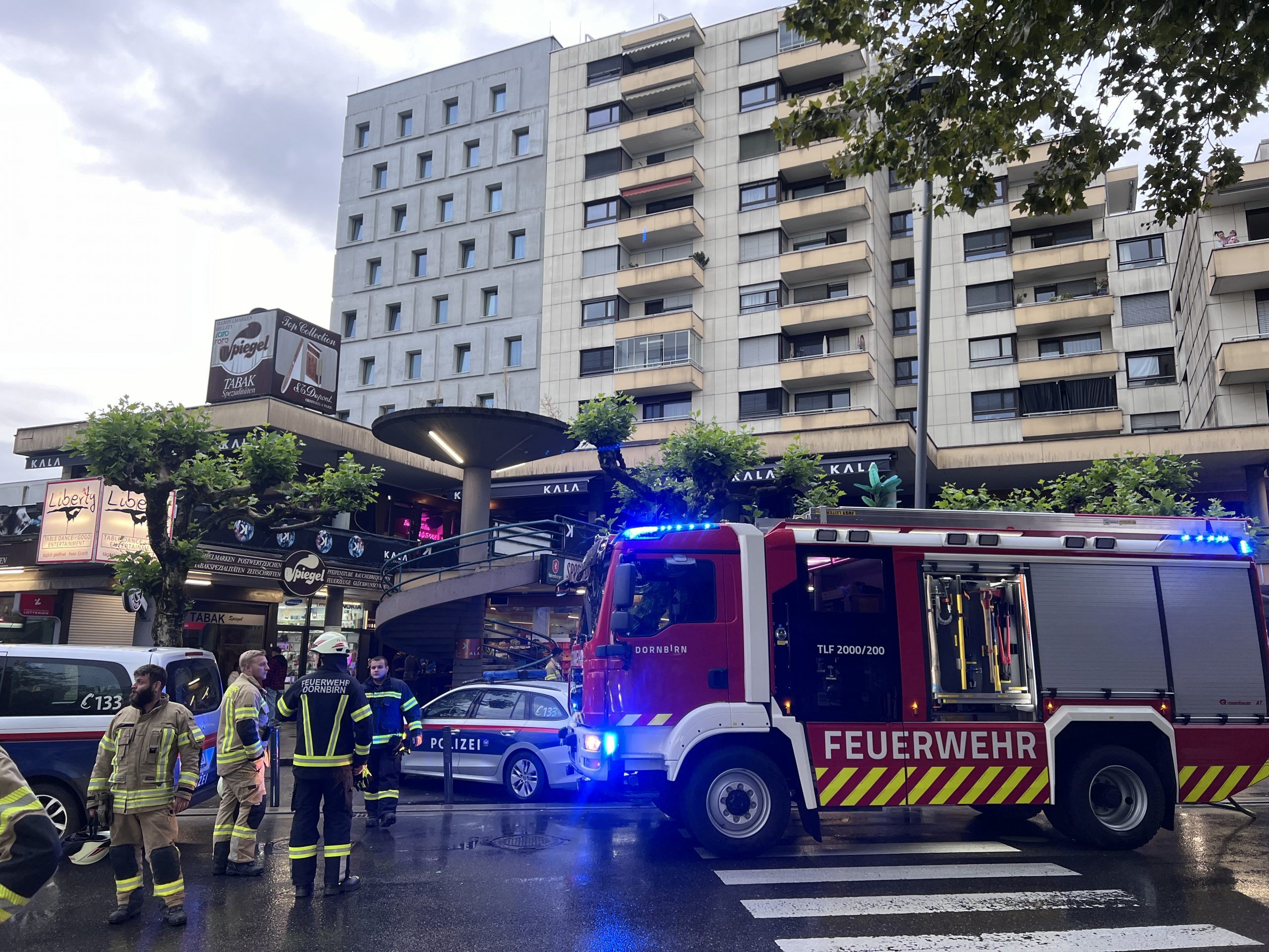 Großer Feuerwehreinsatz in Dornbirner Hochhaus