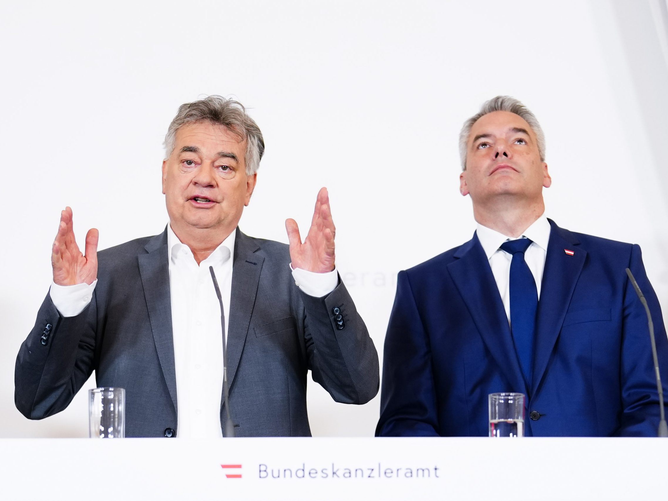 Türkis-Grün verabschiedet sich mit schlechtesten Werten im APA/OGM-Vertrauensindex.