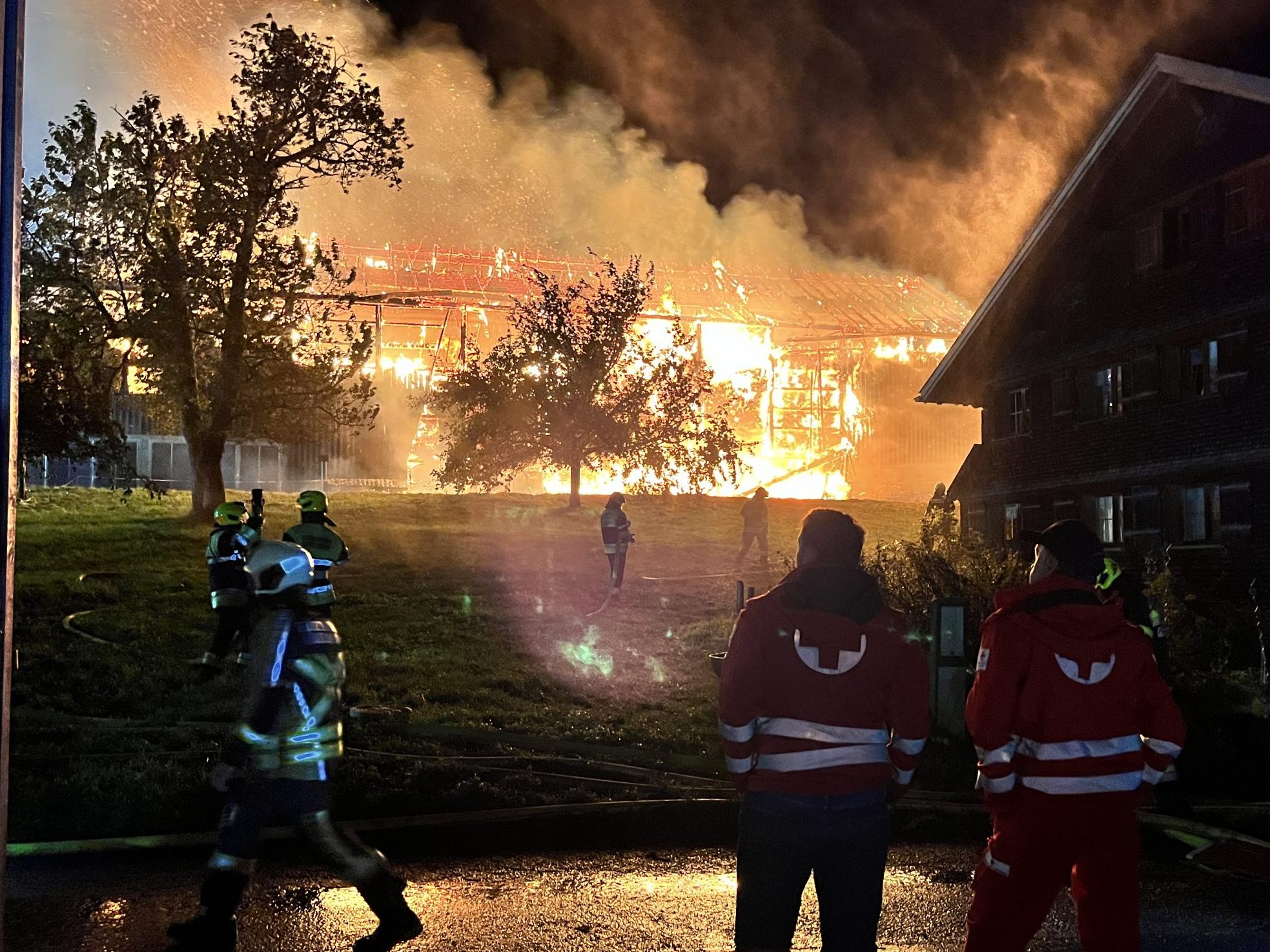 Stallgebäude in Schwarzenberg in Flammen.