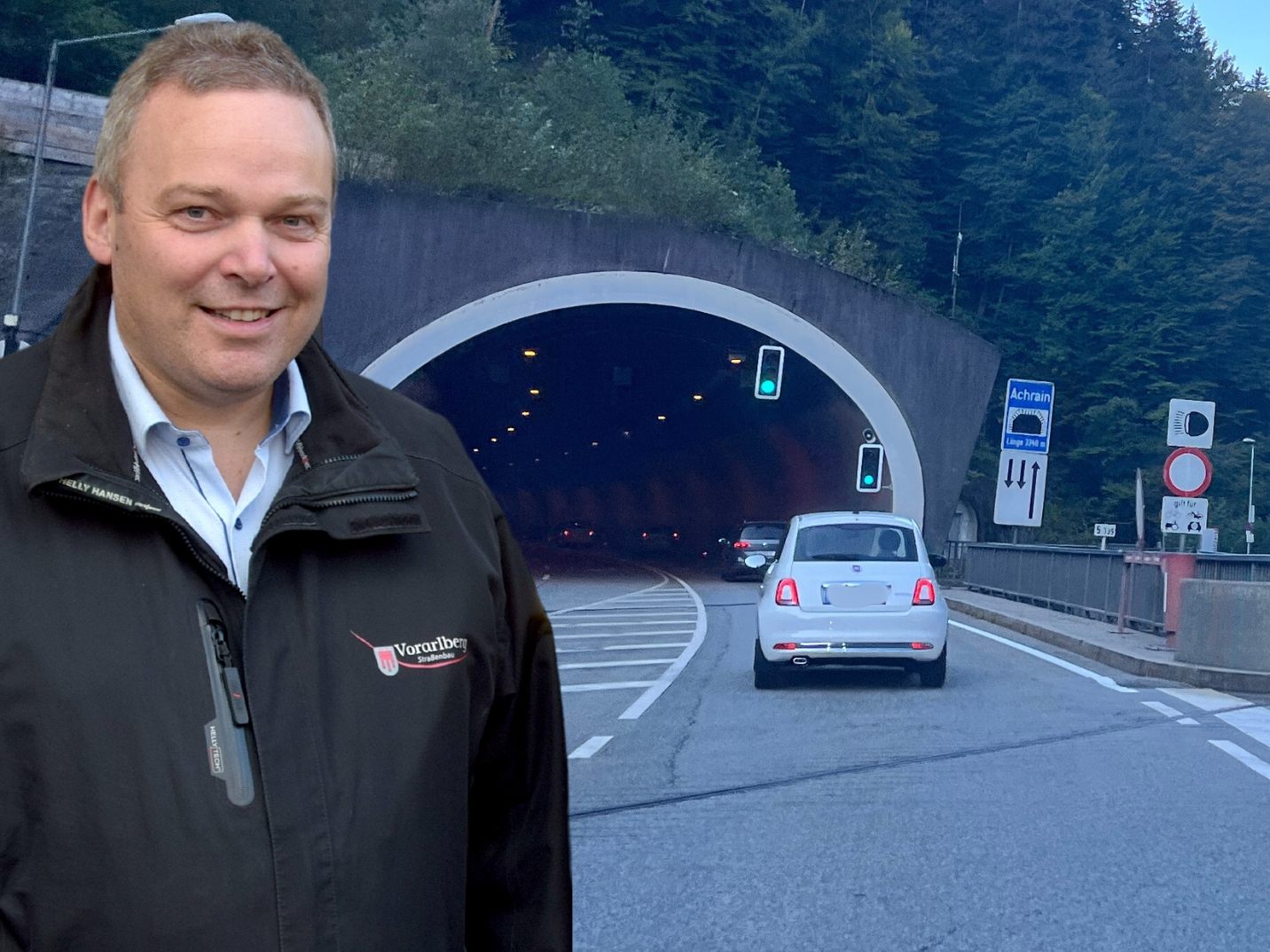 Peter Lechner, Leiter des Fachbereichs Erhaltung bei der Abteilung Straßenbau, erklärt, warum im Achraintunnel derzeit nur 60 km/h gefahren werden darf.