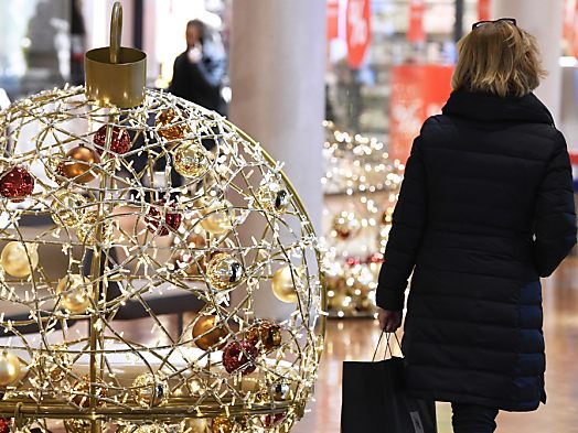 Fast ein Drittel will heuer laut Umfrage weniger für Geschenke ausgeben