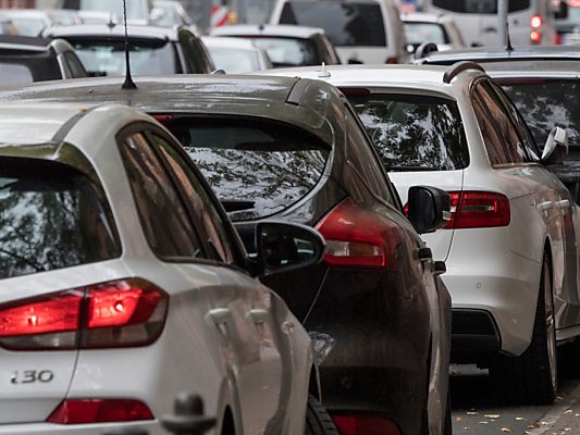 In den Städten gibt es weniger Autos je Einwohner