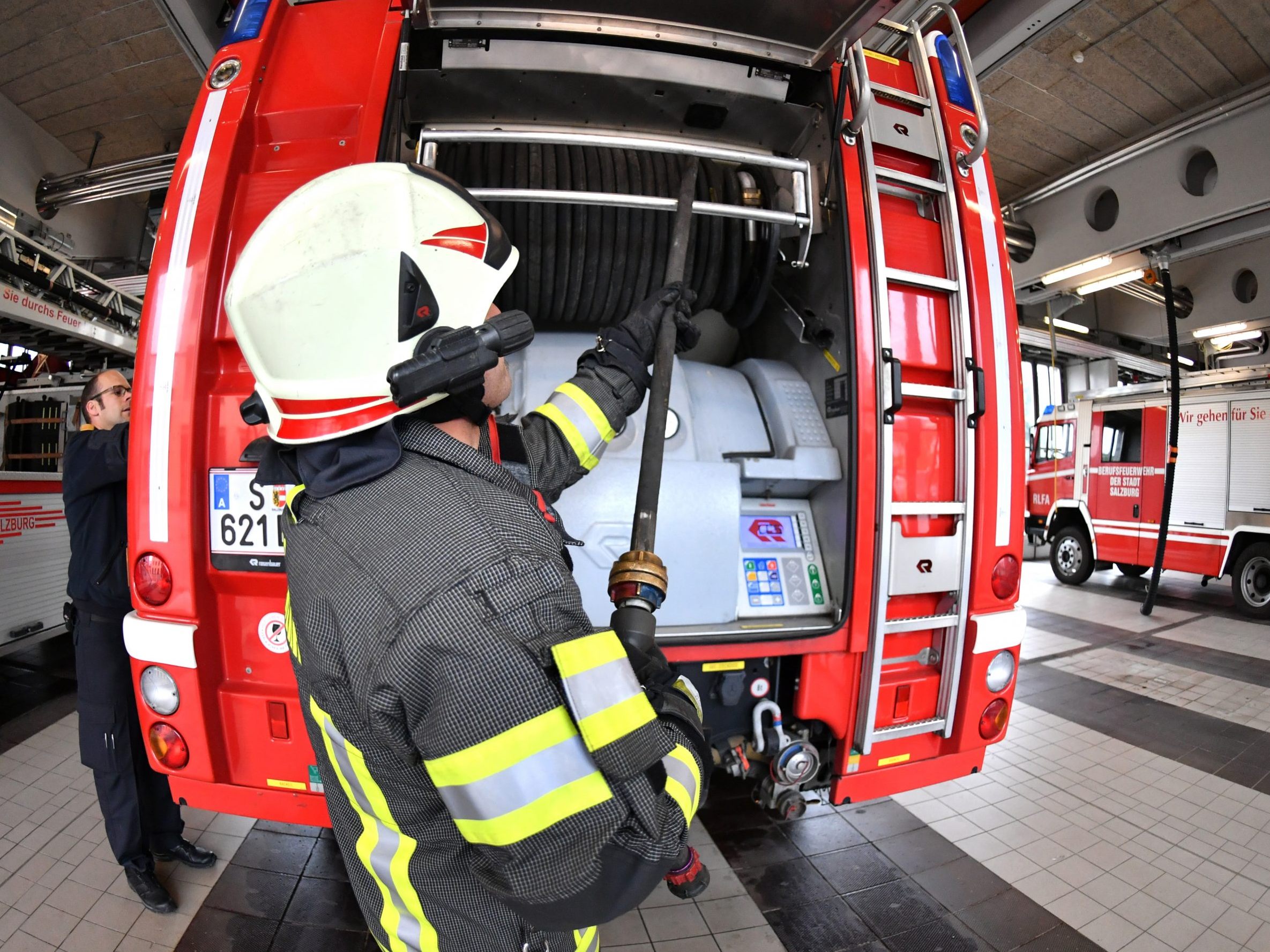 Insgesamt neun Feuerwehrleute mit drei Fahrzeugen sowie die Rettung samt Wagen standen im Einsatz.