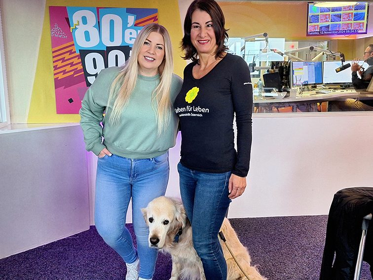 Susanne Marosch (r.) bei Sandra Tasek im Antenne-Studio.
