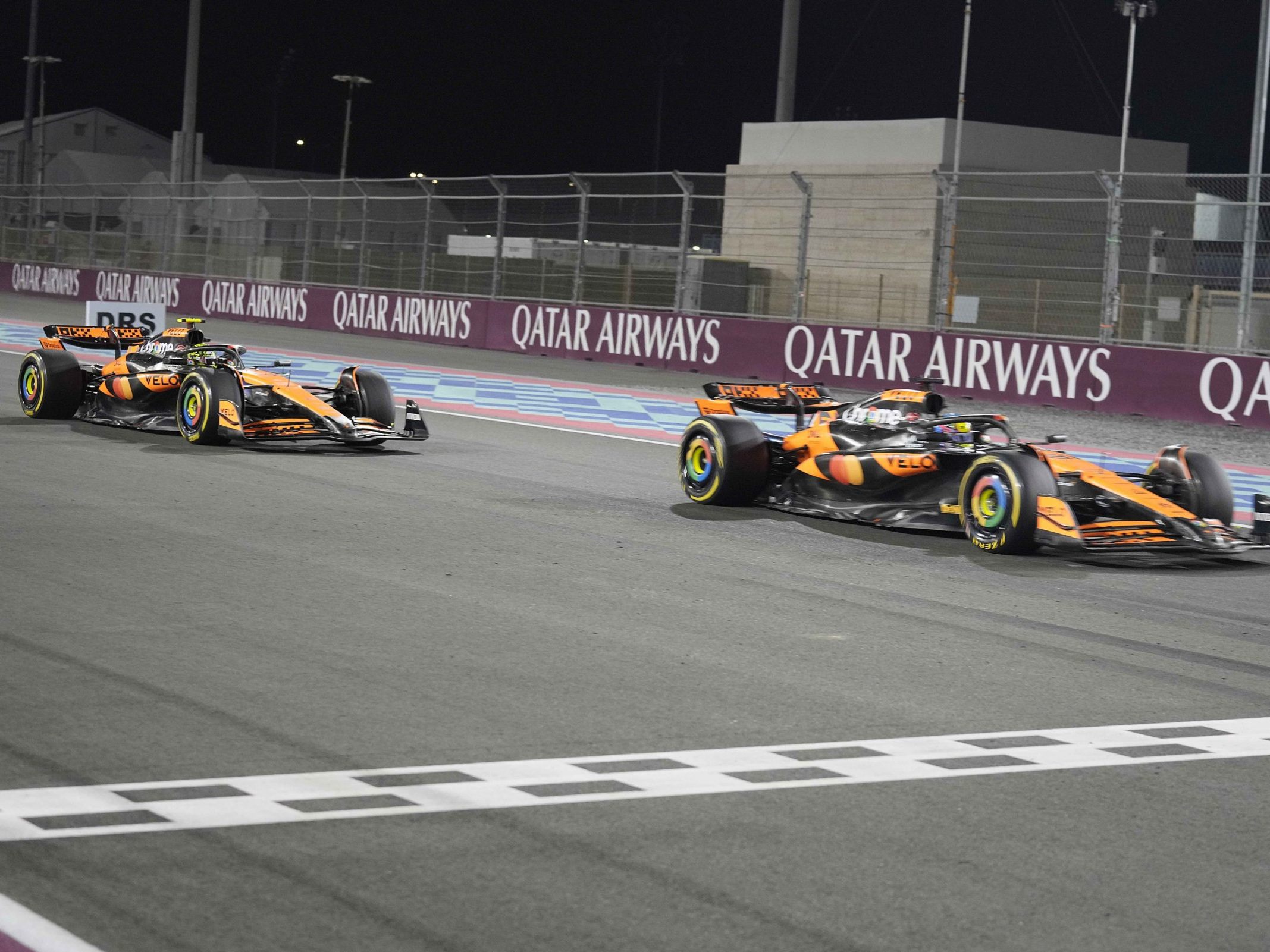 Piastri gewann den Sprint in Katar.