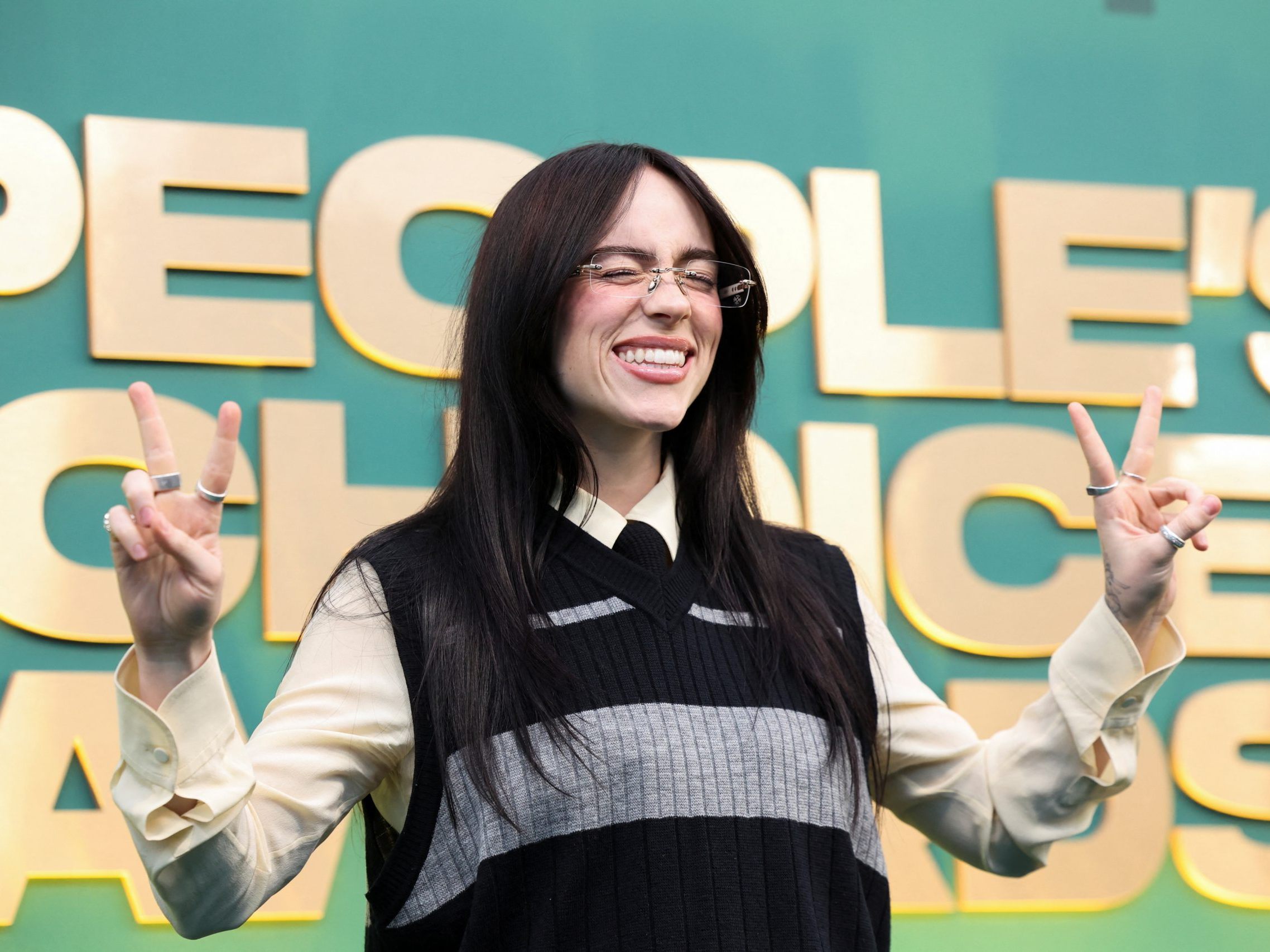 Billie Eilish und Finneas schreiben mit Schülern einen einzigartigen Song.