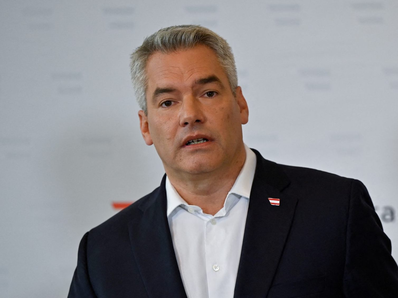 ÖVP-Obmann Karl Nehammer schließt Steuererhöhungen zur Budget-Konsolidierung nicht mehr aus.