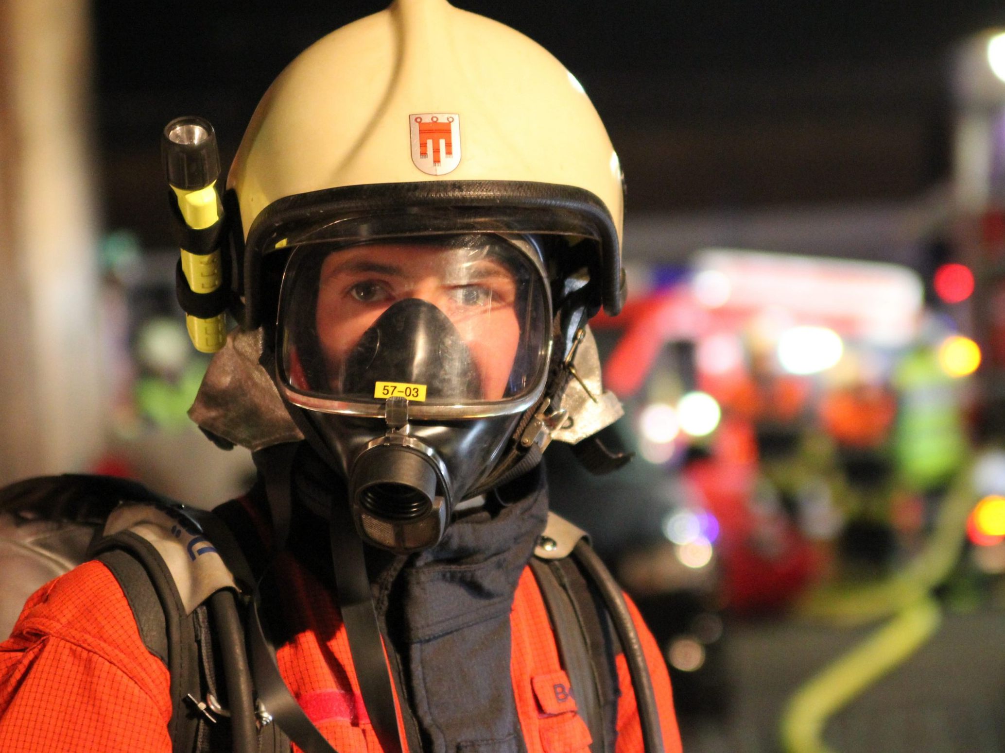 Ein Atemschutztrupp der Feuerwehr Rankweil brachte den Bewohner der Wohnung in Sicherheit. (Symbolbild)