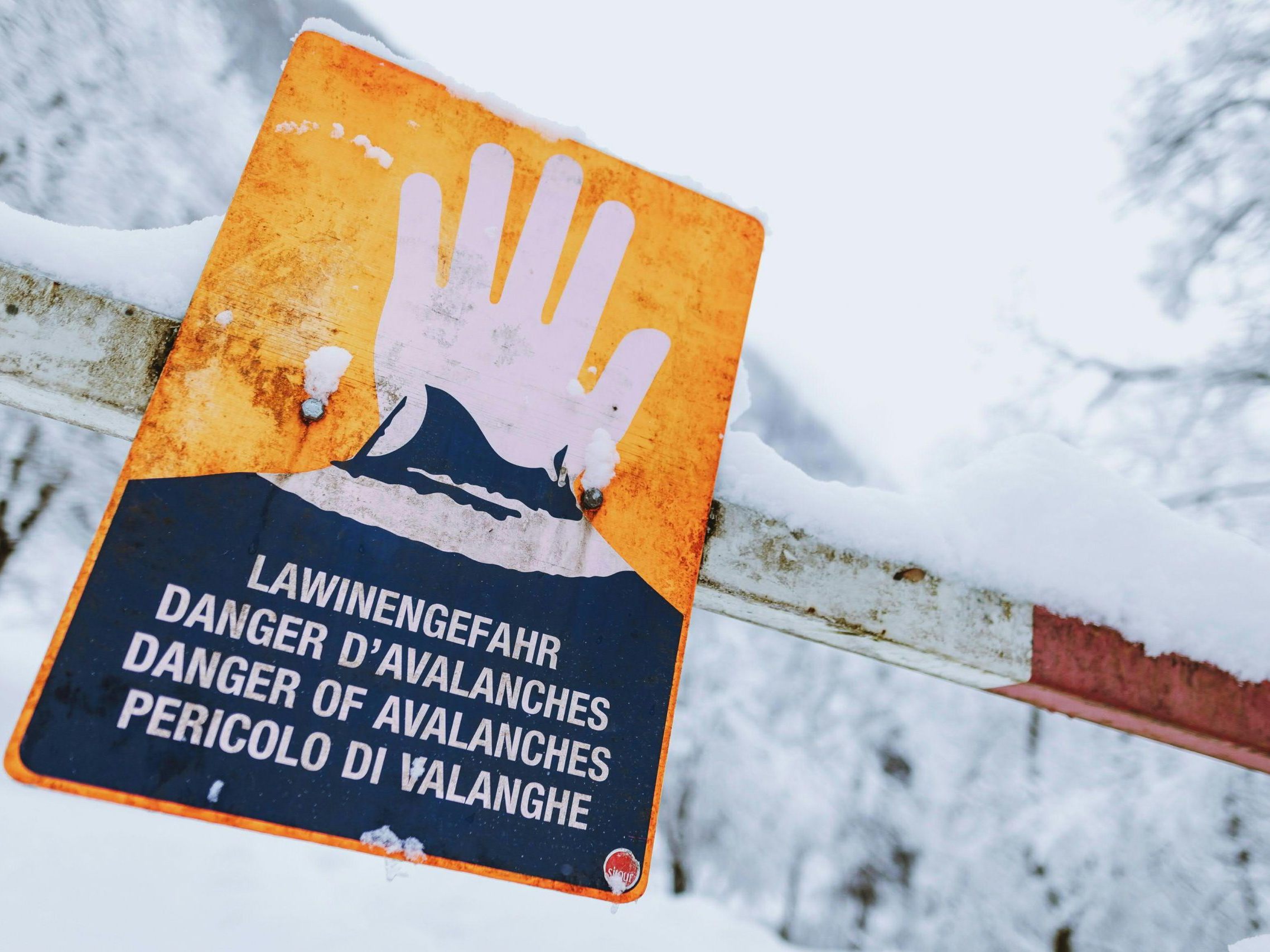 Die Bedingungen sind am Sonntag meist günstig, die Lawinengefahr nimmt ab.