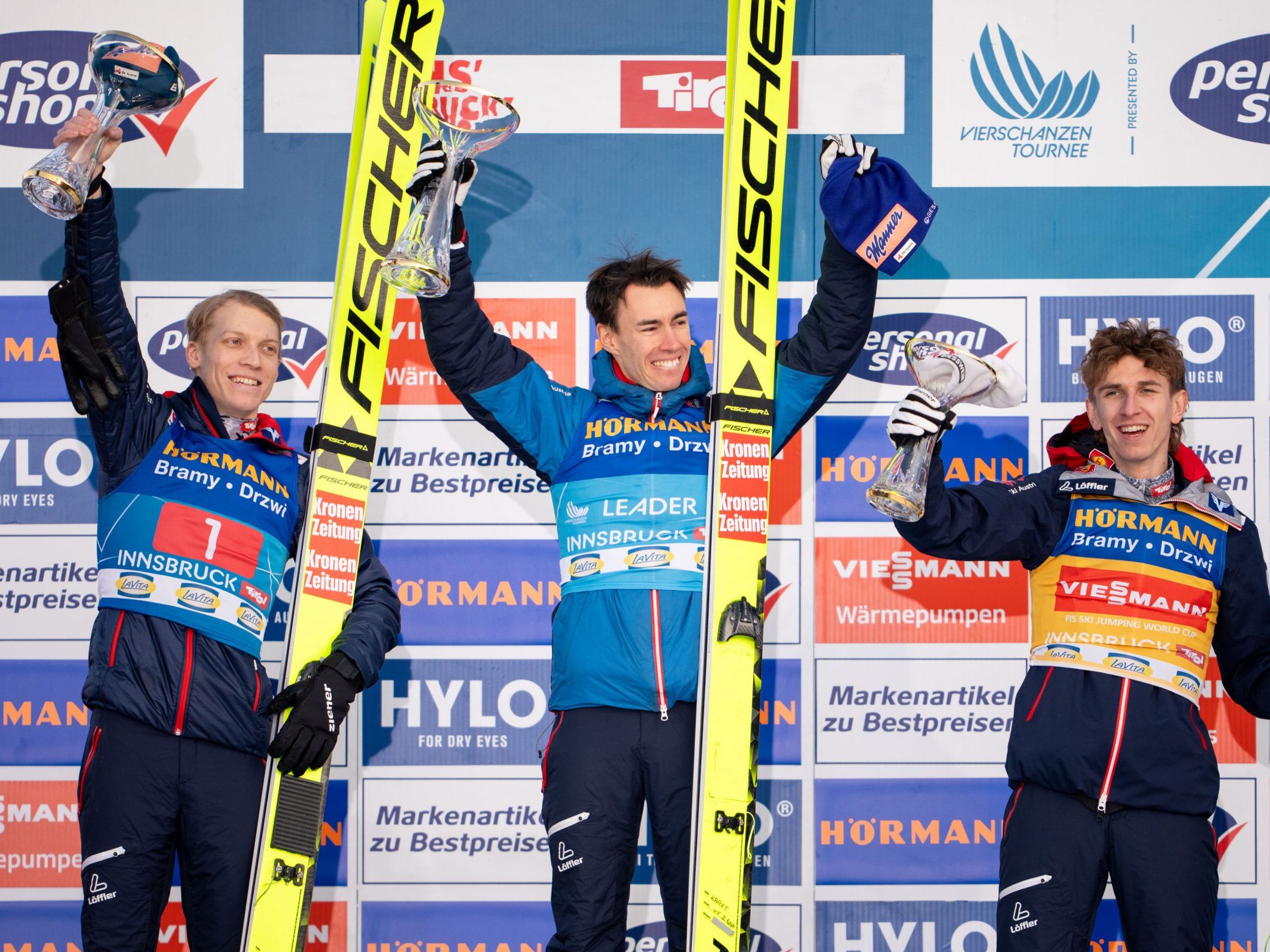Stefan Kraft gewann das Springen in Innsbruck vor Jan Hoerl und Daniel Tschofenig.