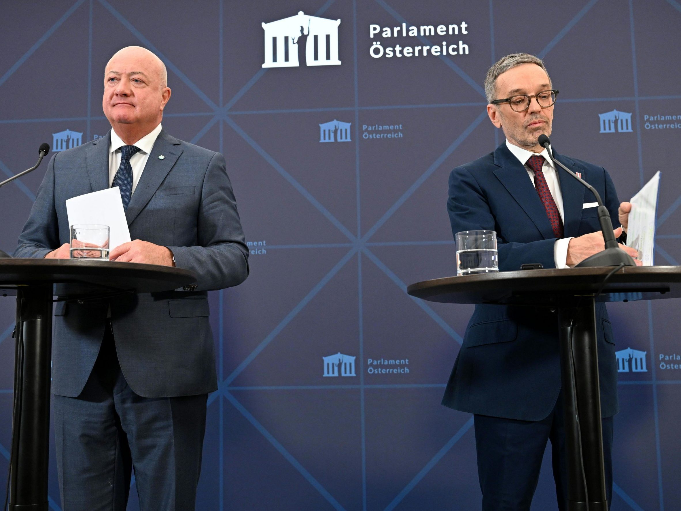 Umfrage sieht FPÖ vor ÖVP.