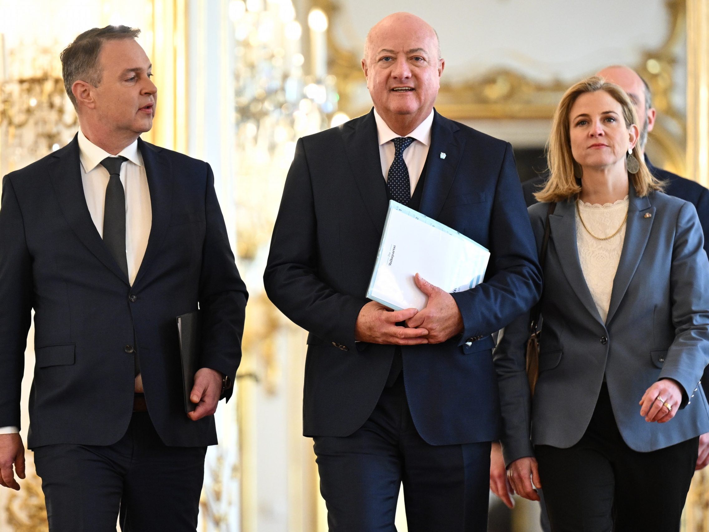 Was haben sich ÖVP, SPÖ und NEOS für das Regierungsprogramm einfallen lassen?